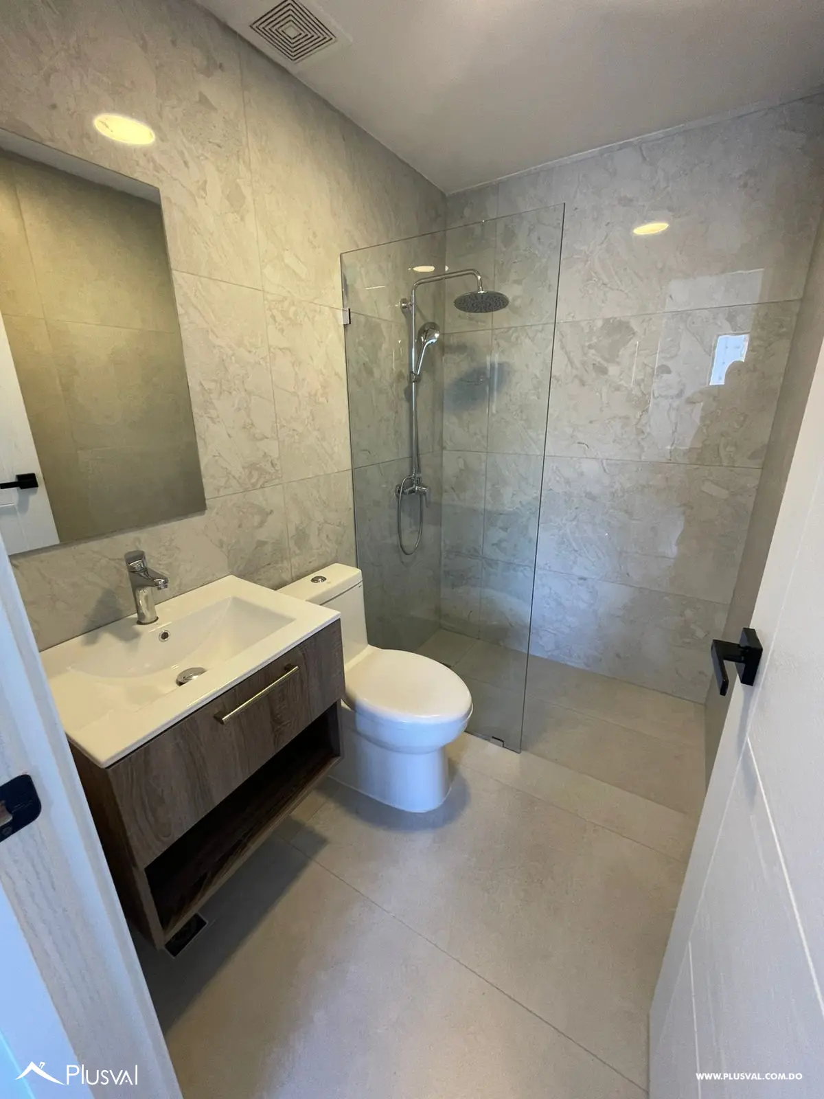 Apartamento en Alquiler de 1 habitación en Torre Nueva de Evaristo Morales 532138