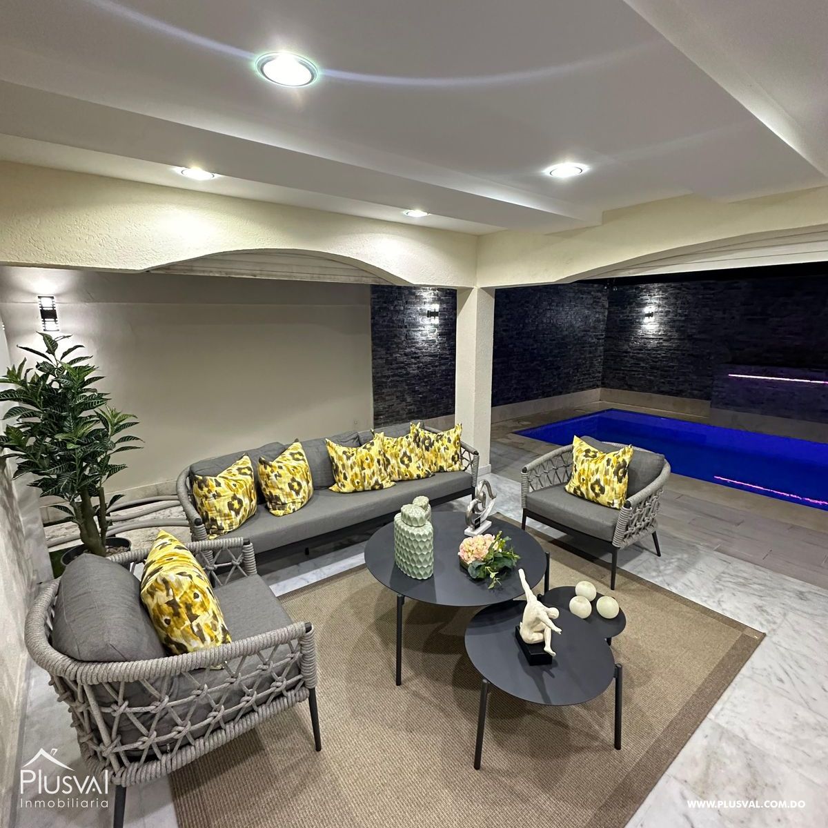 Casa en venta en Santo Domingo Este, 3 niveles de lujo y confort 401369