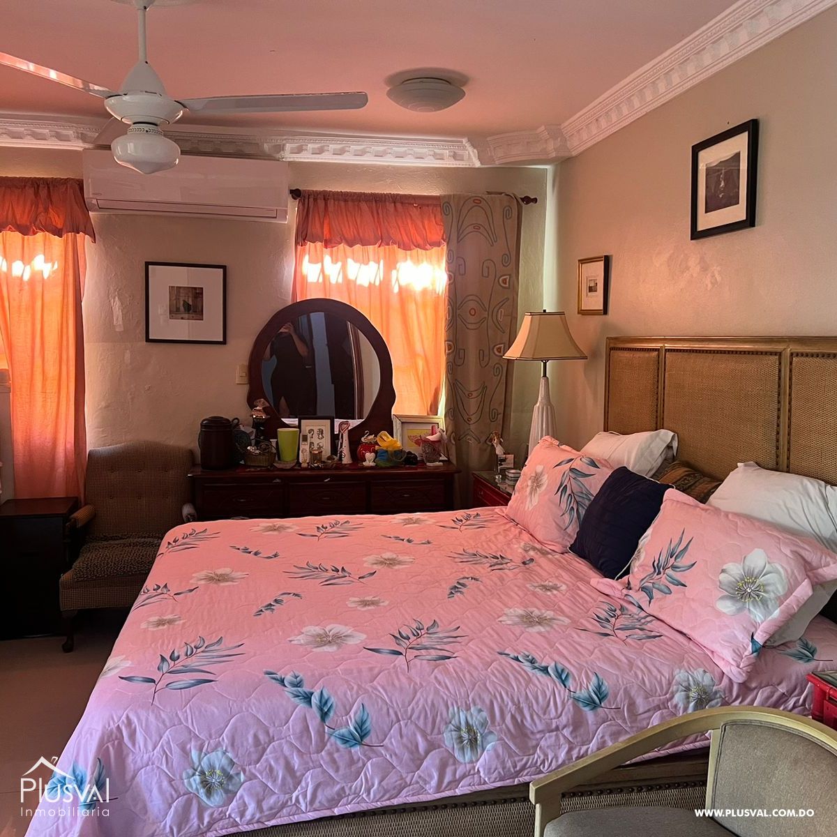 Casa en venta en Santo Domingo Este, mas una segunda casa con jacuzzi en el segundo piso. 381761