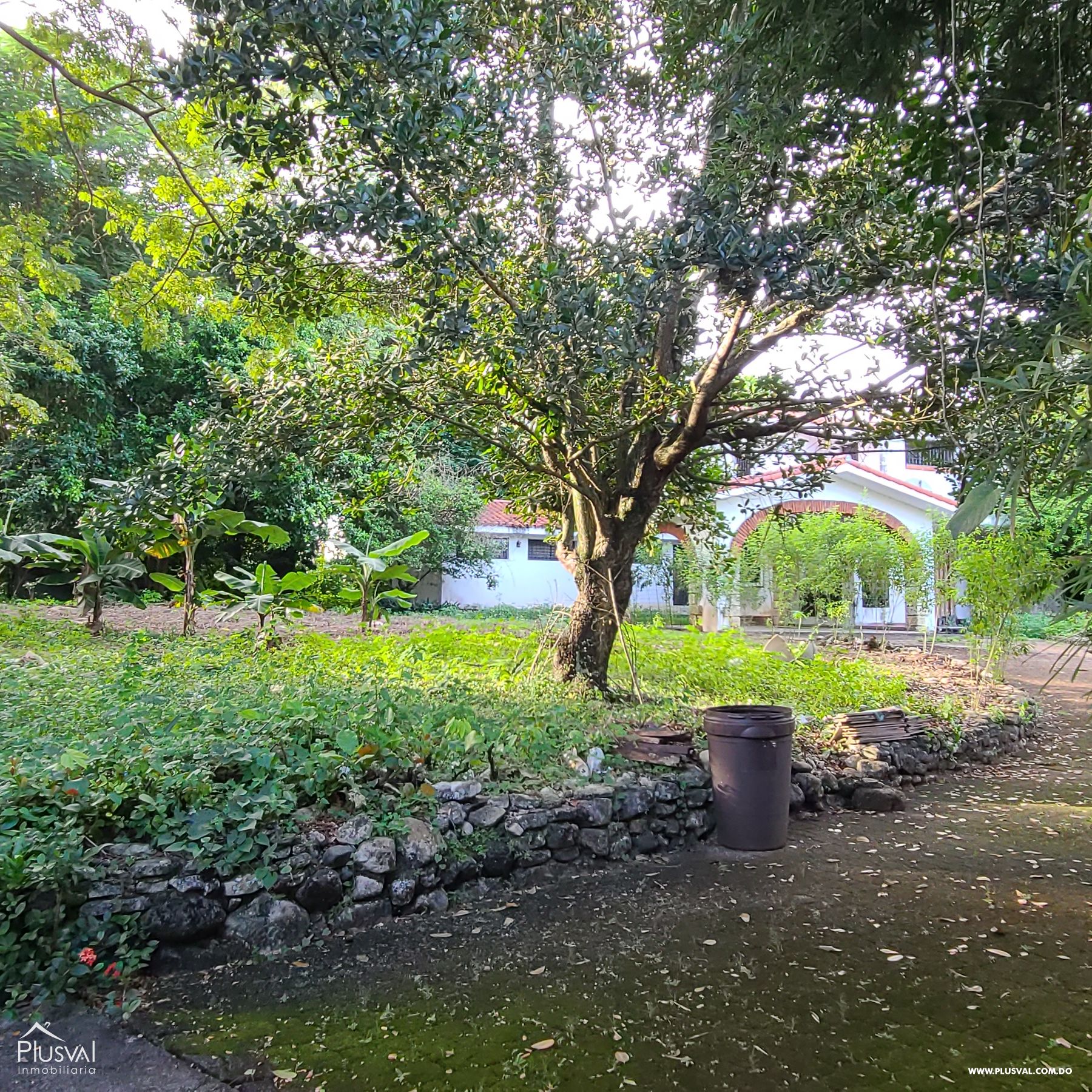 Solar de 2500 m2 en Venta, Arroyo Hondo 240266