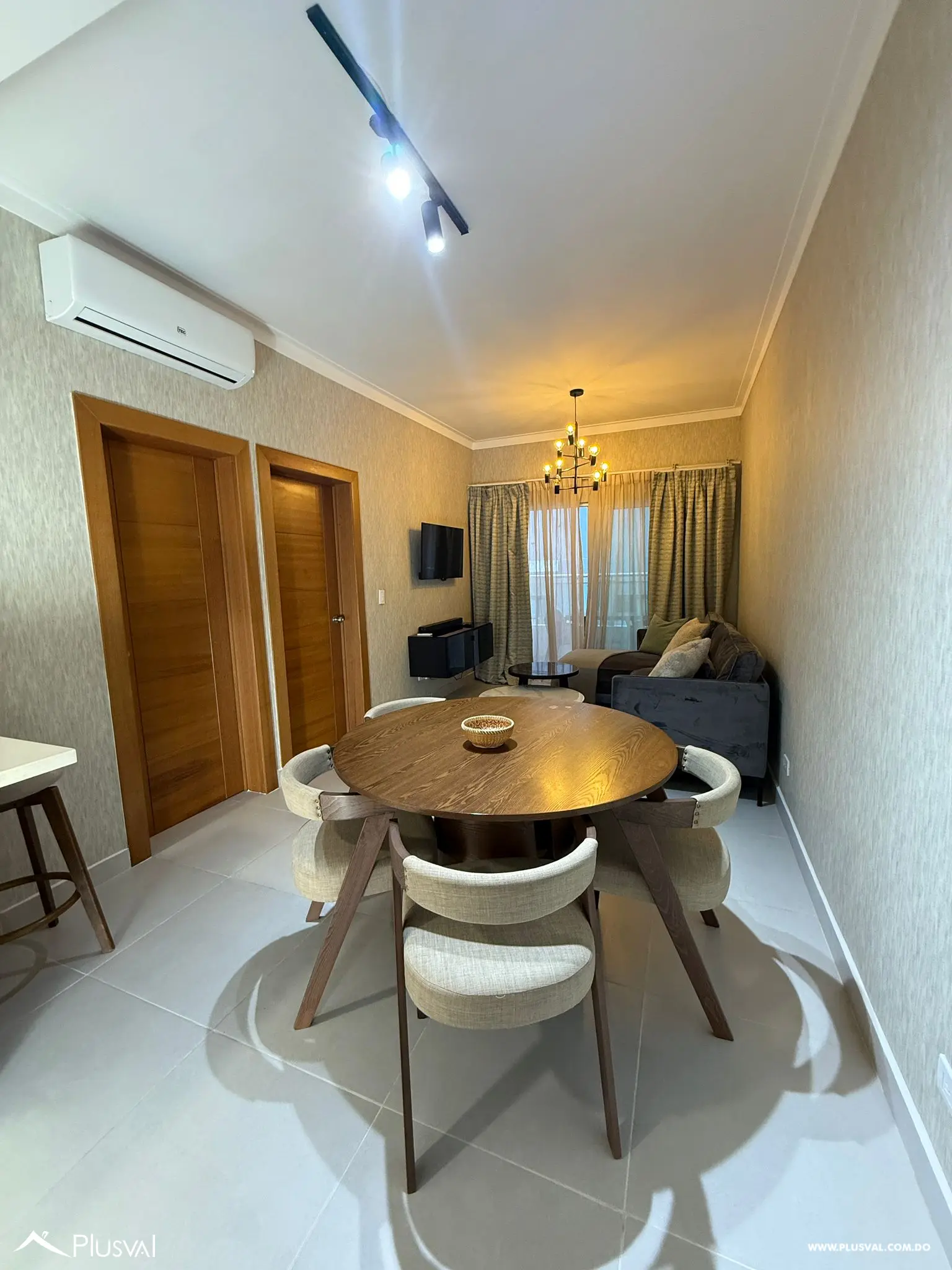 Alquiler de apartamento totalmente amueblado en Evaristo Morales 474084