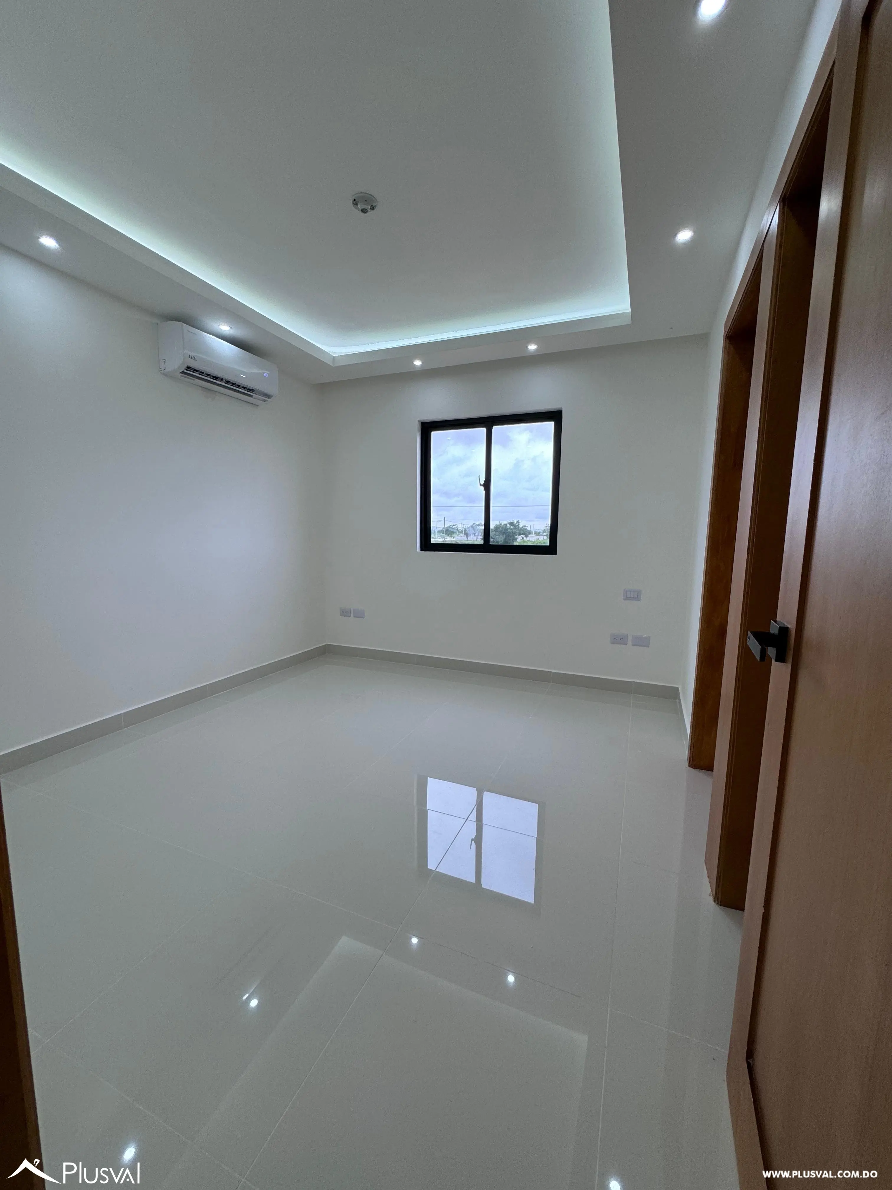 HERMOSA CASA CON PICUZZI Y PATIO EN BRISAS A SOLO 5 MINUTOS DEL DOWNTOWN 478017