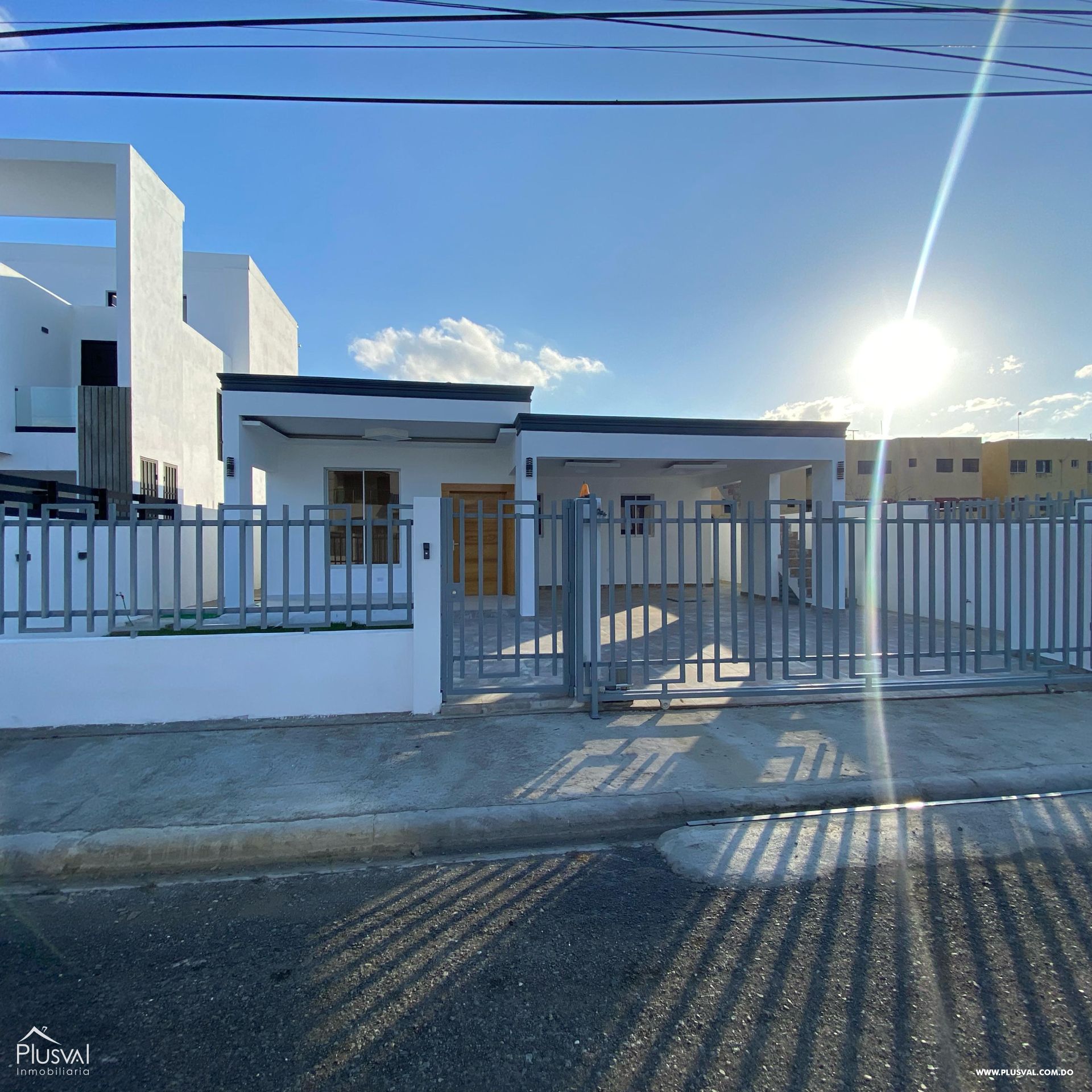 Hermosa Casa en proyecto Cerrado con fachada Moderna y amplios espacios 419366