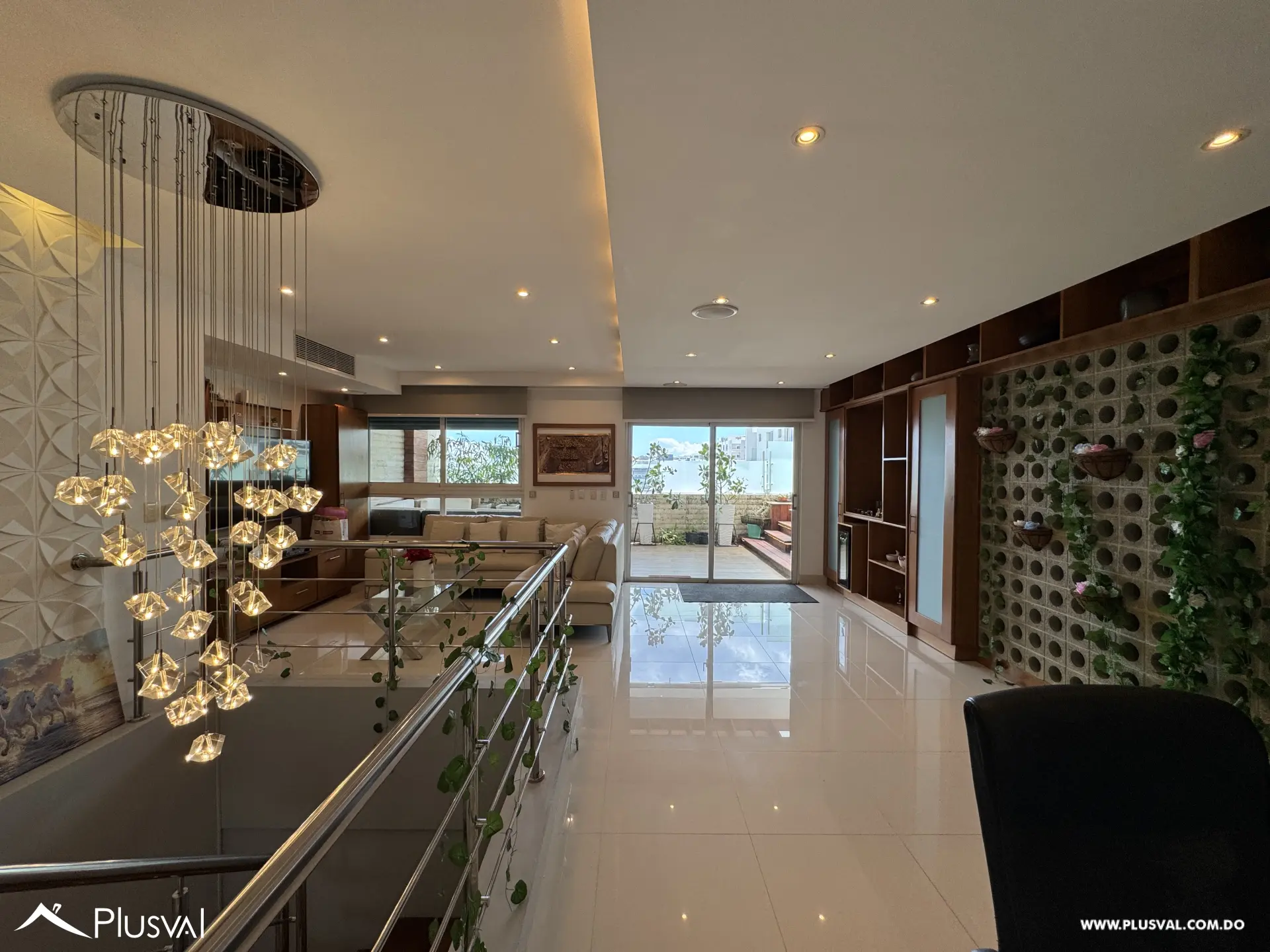 Apartamento amueblado en alquiler en Evaristo Morales | 3 habitaciones, terraza con jacuzzi, 2 parqueos 497269
