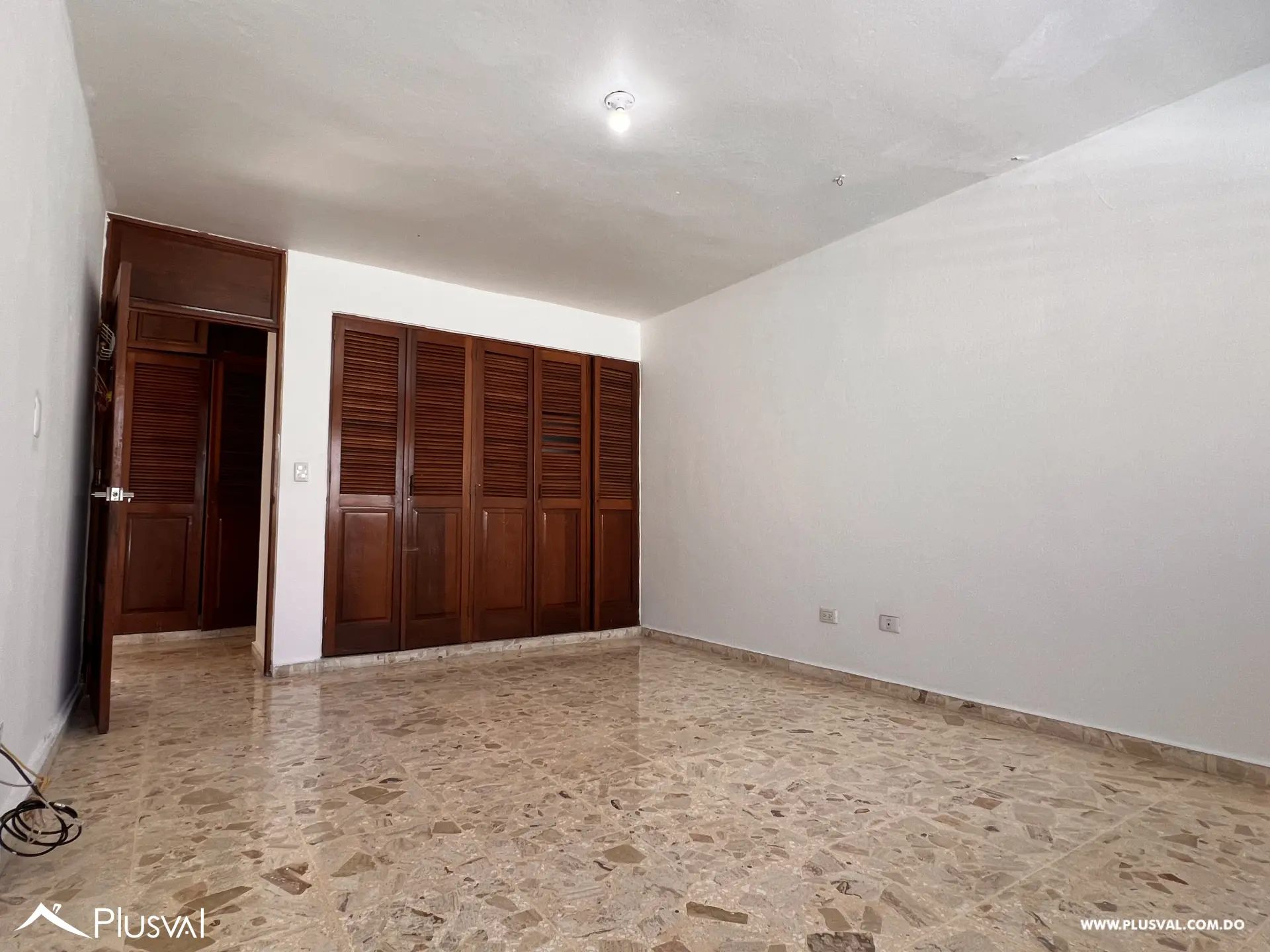 Apartamento muy amplio en Paraíso en Alquiler frente a Agora Mall 512011