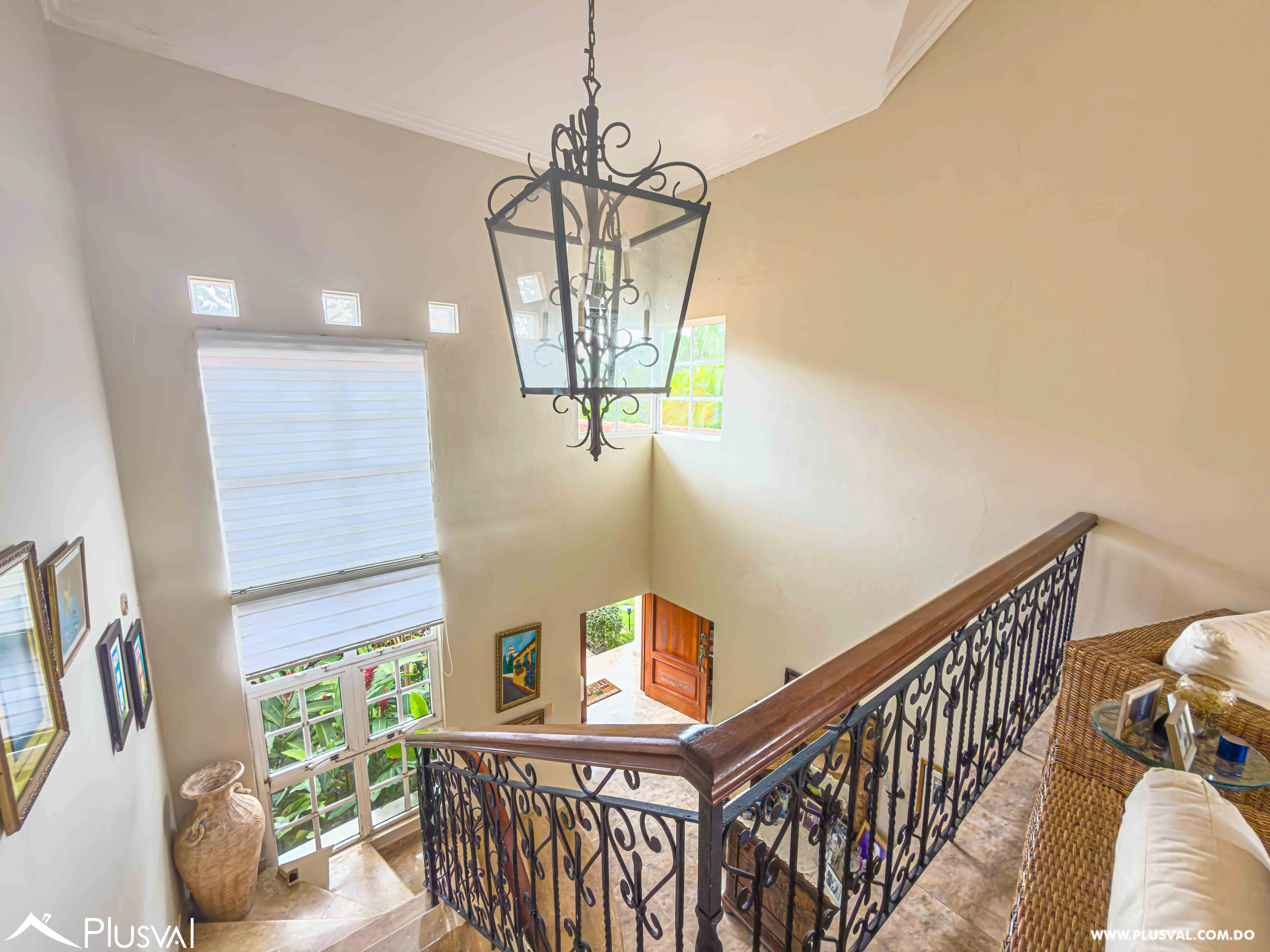 Villa en Venta en Juan Dolio con Piscina, Gazebo y Amplio Patio en Comunidad de Golf 496598