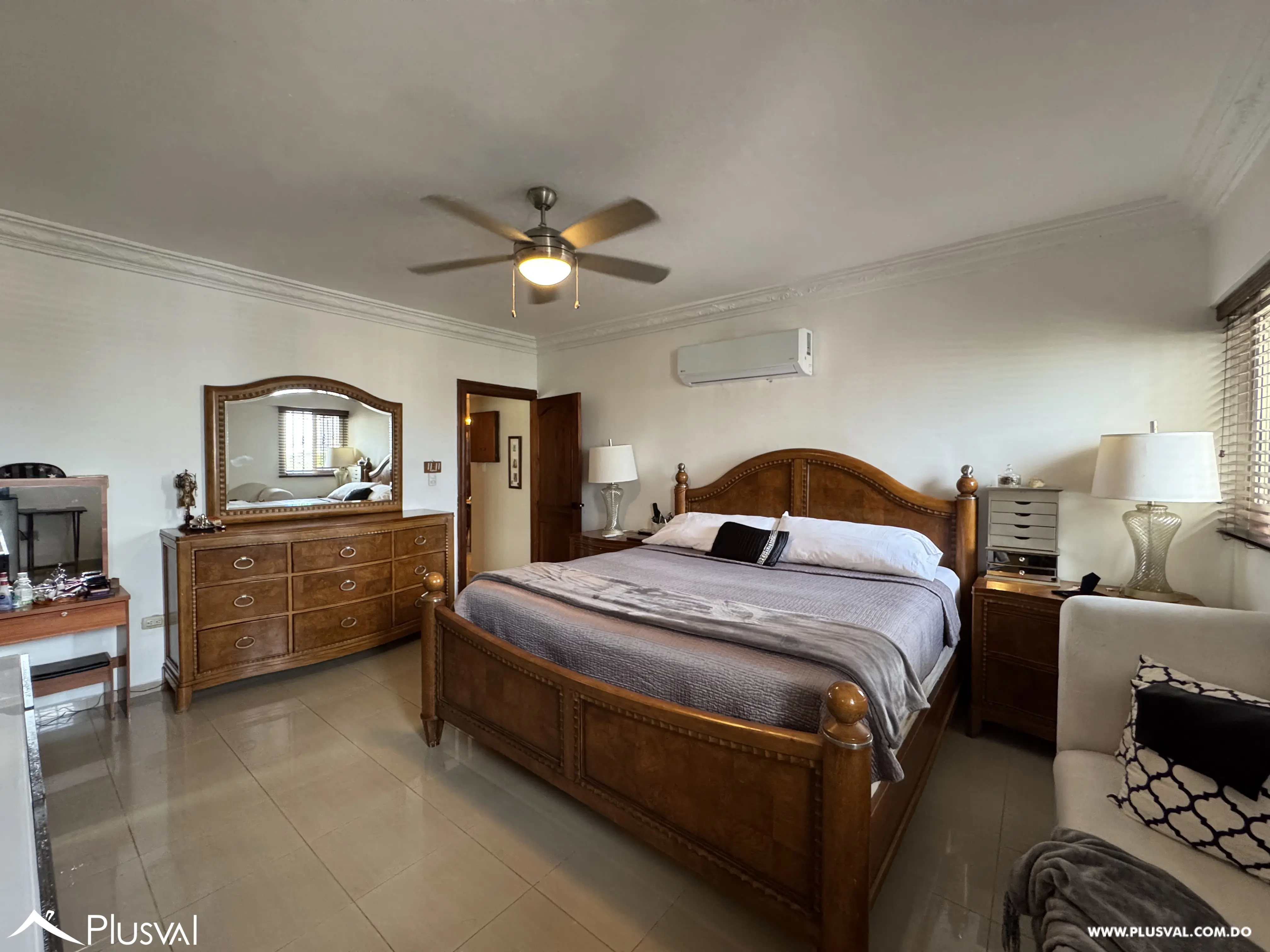 Apartamento en venta en Evaristo Morales | 3 habitaciones con baño, 2 parqueos, piso alto 498302