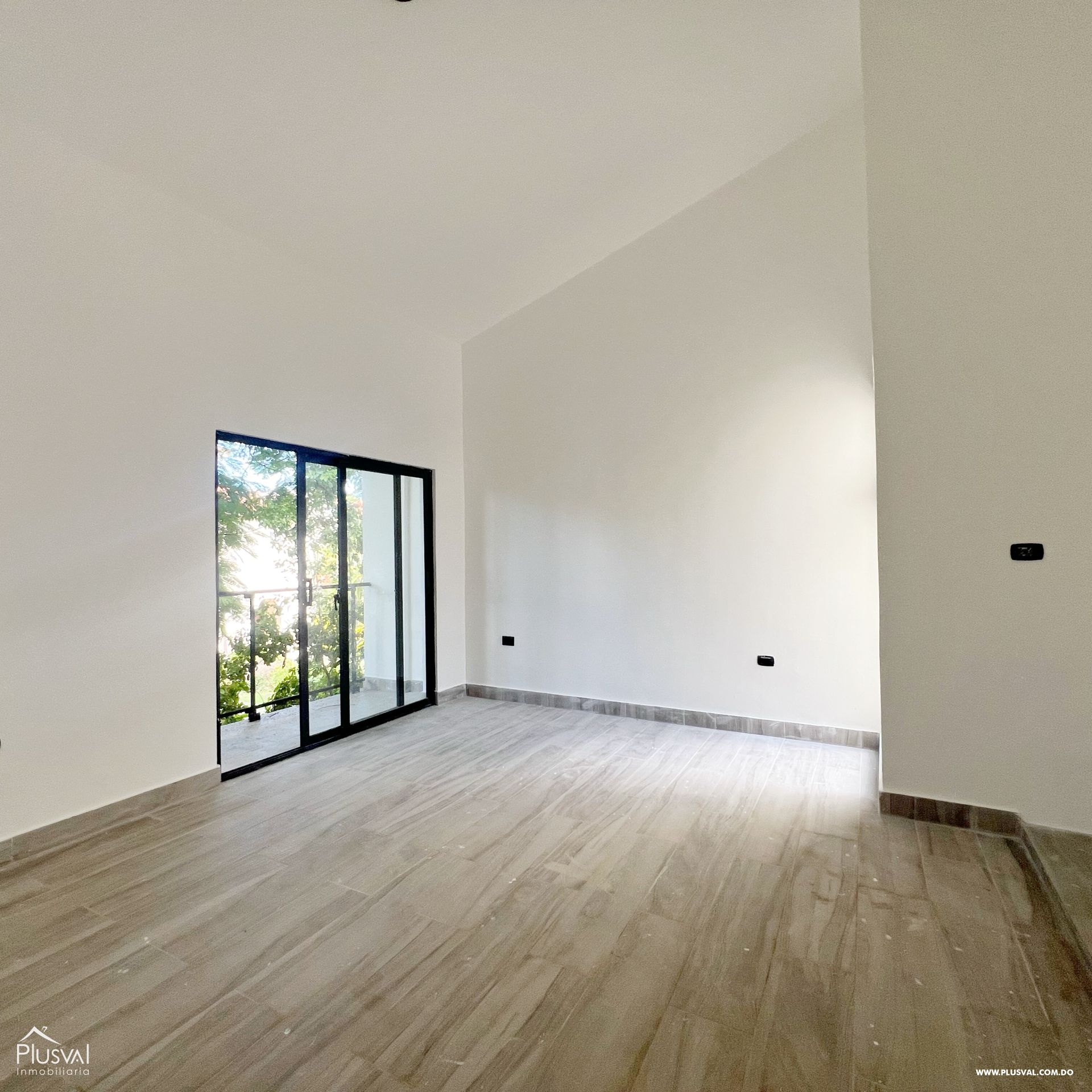 Apartamento de 3 habitaciones con balcón, parqueo y acceso a playa 400478