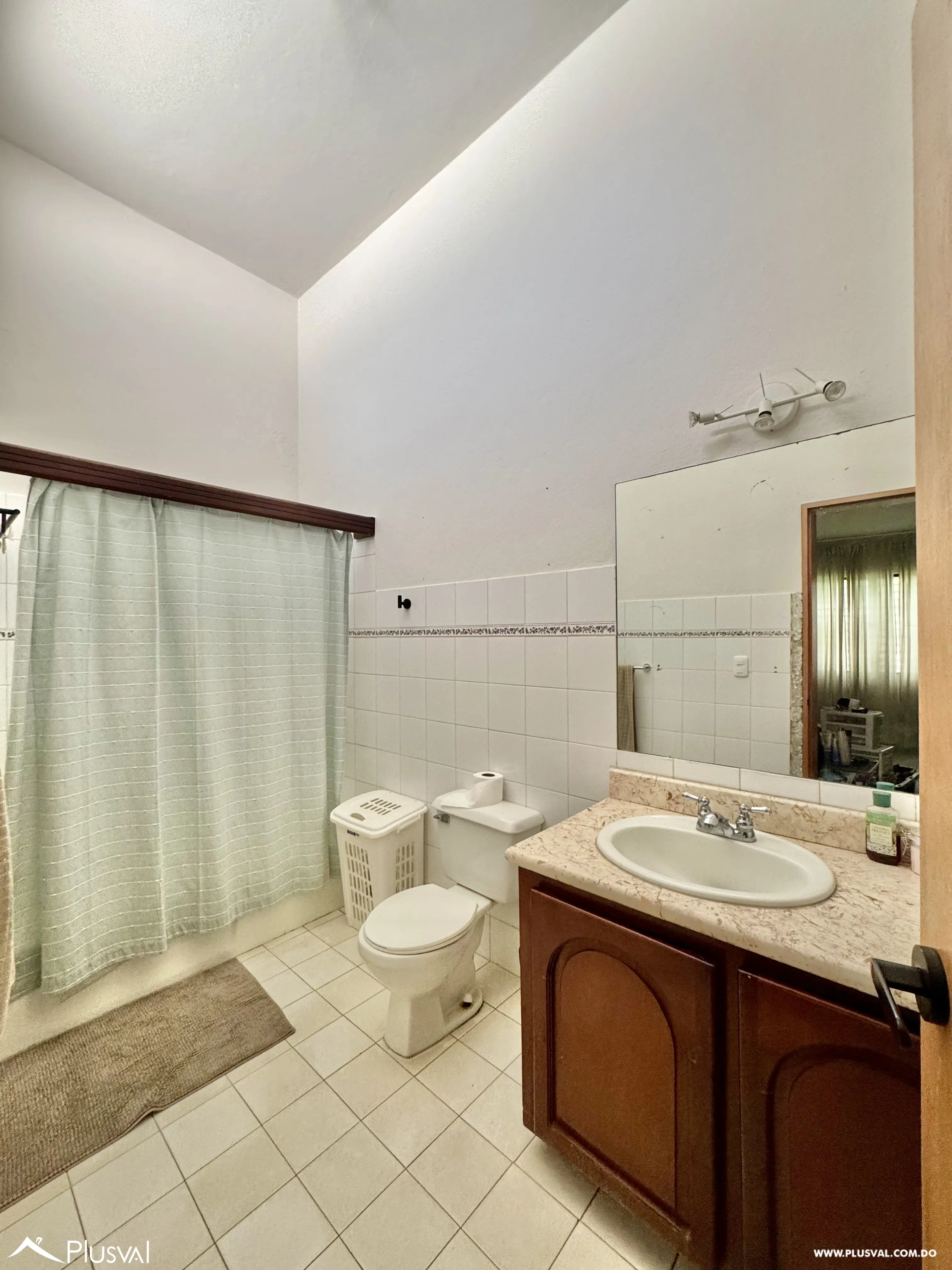 Vendo Maravillosa Casa de 2 Niveles en Los Cacicazgos 519187