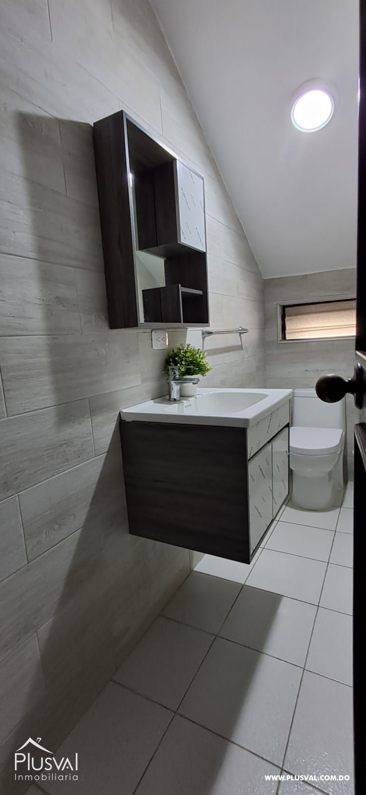 Villa de dos niveles en alquiler en Haina 472987