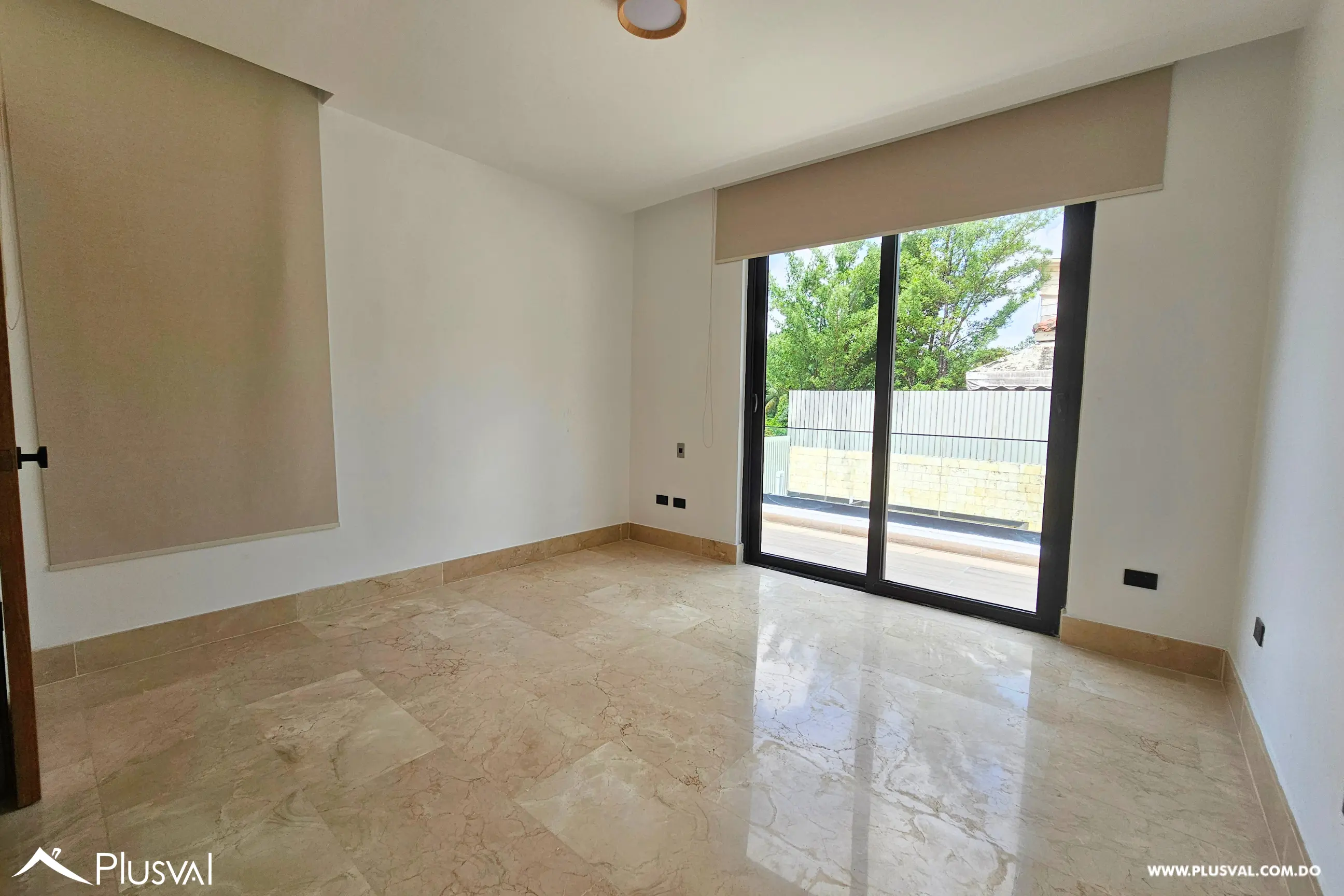 Casa en Residencial Cerrado en Alquiler con Línea Blanca en Arroyo Hondo 509177