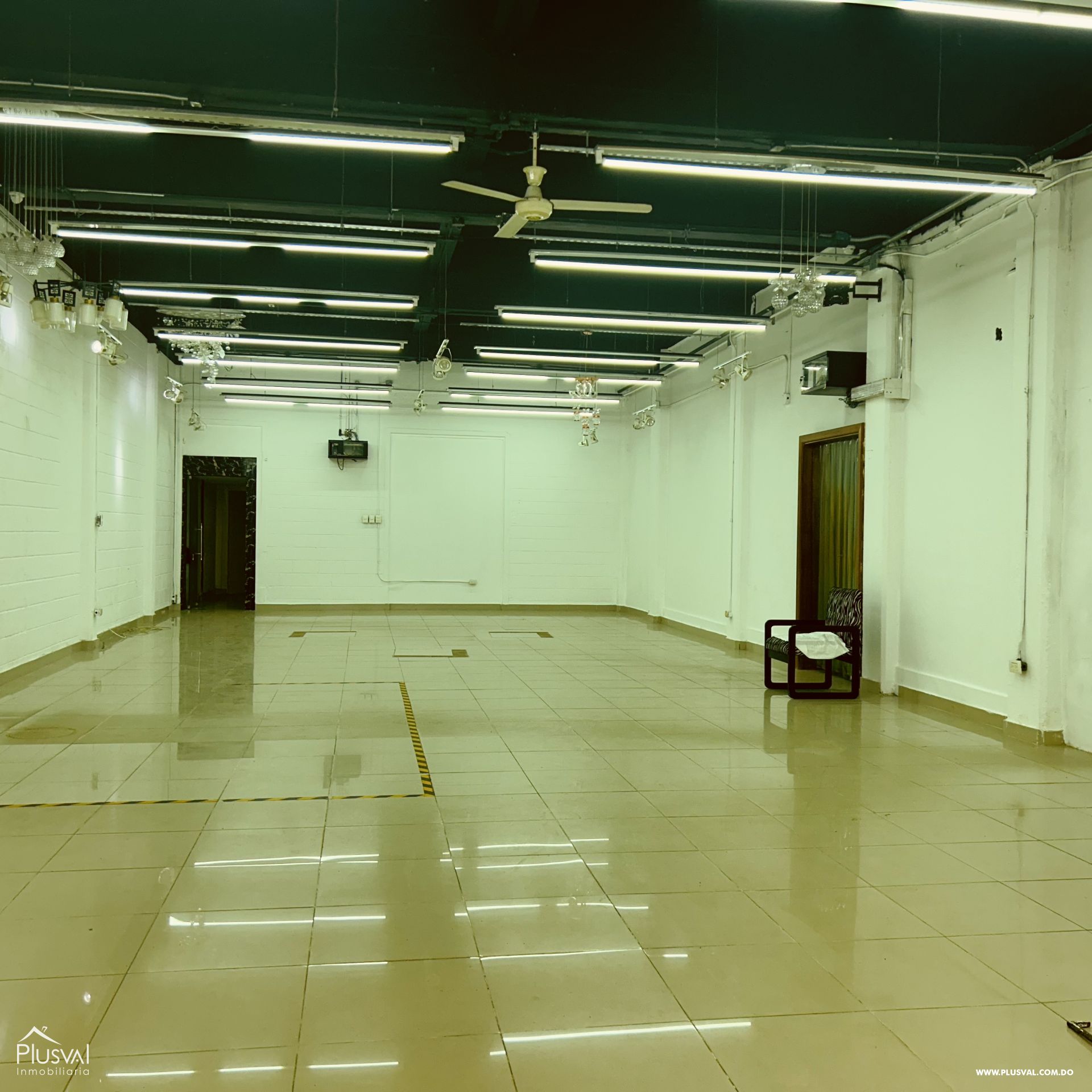 Local Showroom con Nave Comercial en Alquiler 433666
