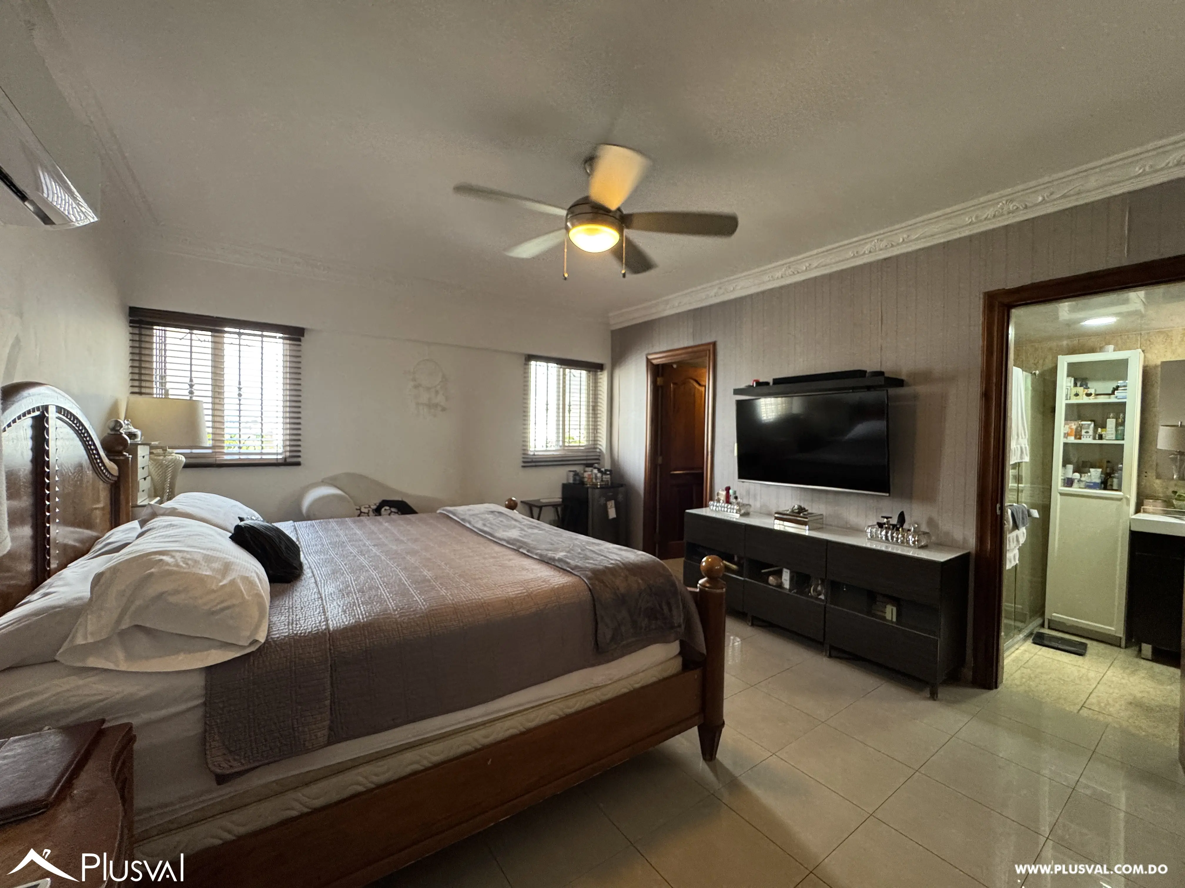 Apartamento en venta en Evaristo Morales | 3 habitaciones con baño, 2 parqueos, piso alto 498301