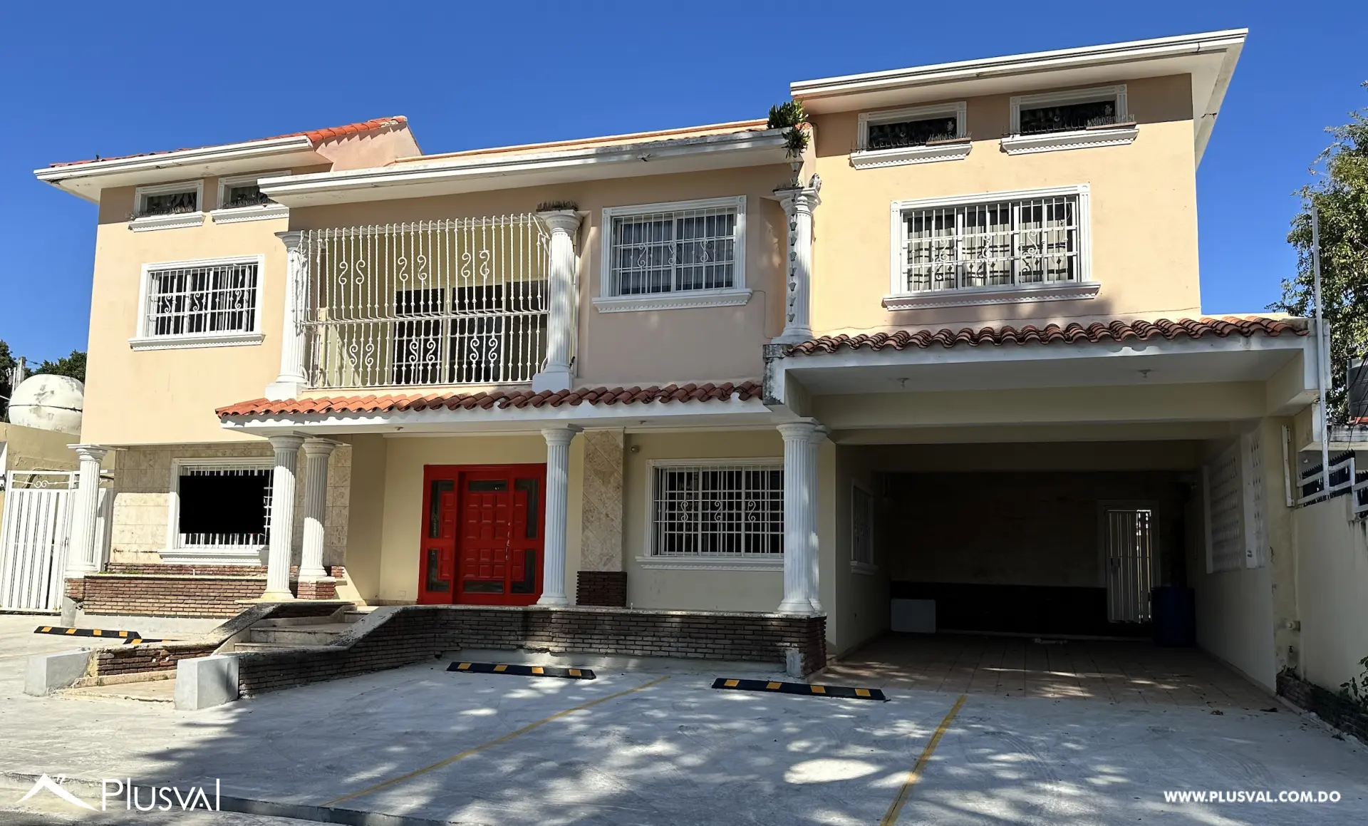 Casa Comercial en Alquiler en Los Prados | 2 Niveles y 7 Parqueos 491622