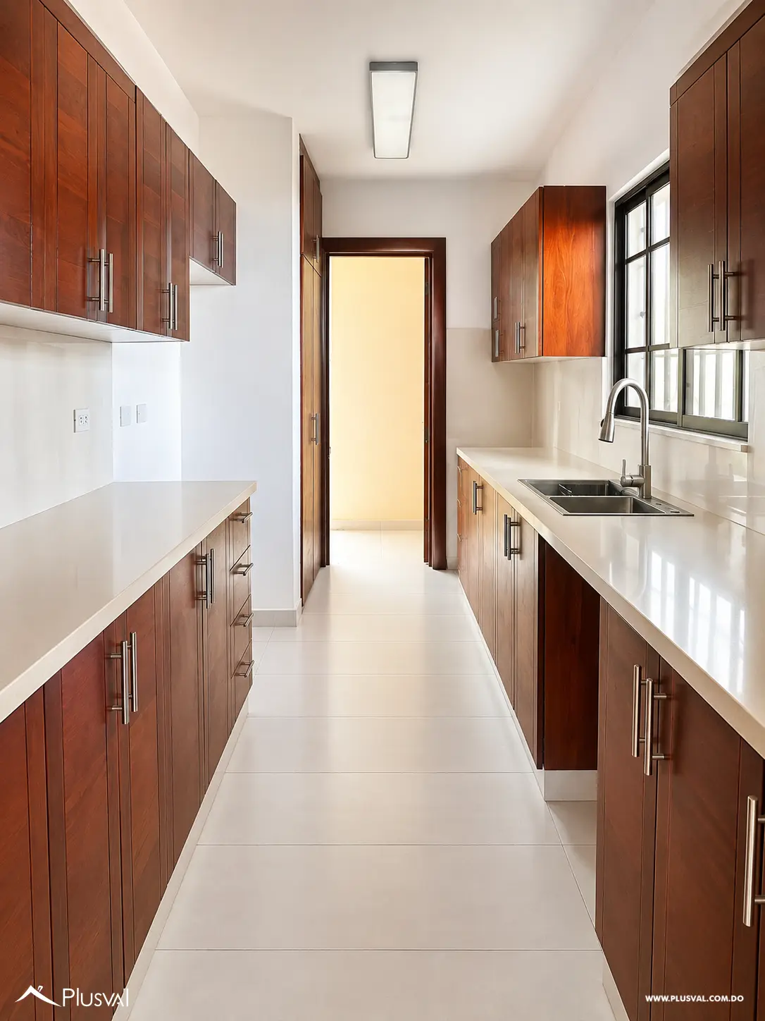 Casa en alquiler en Ensanche Paraíso | Uso residencial o comercial 520028