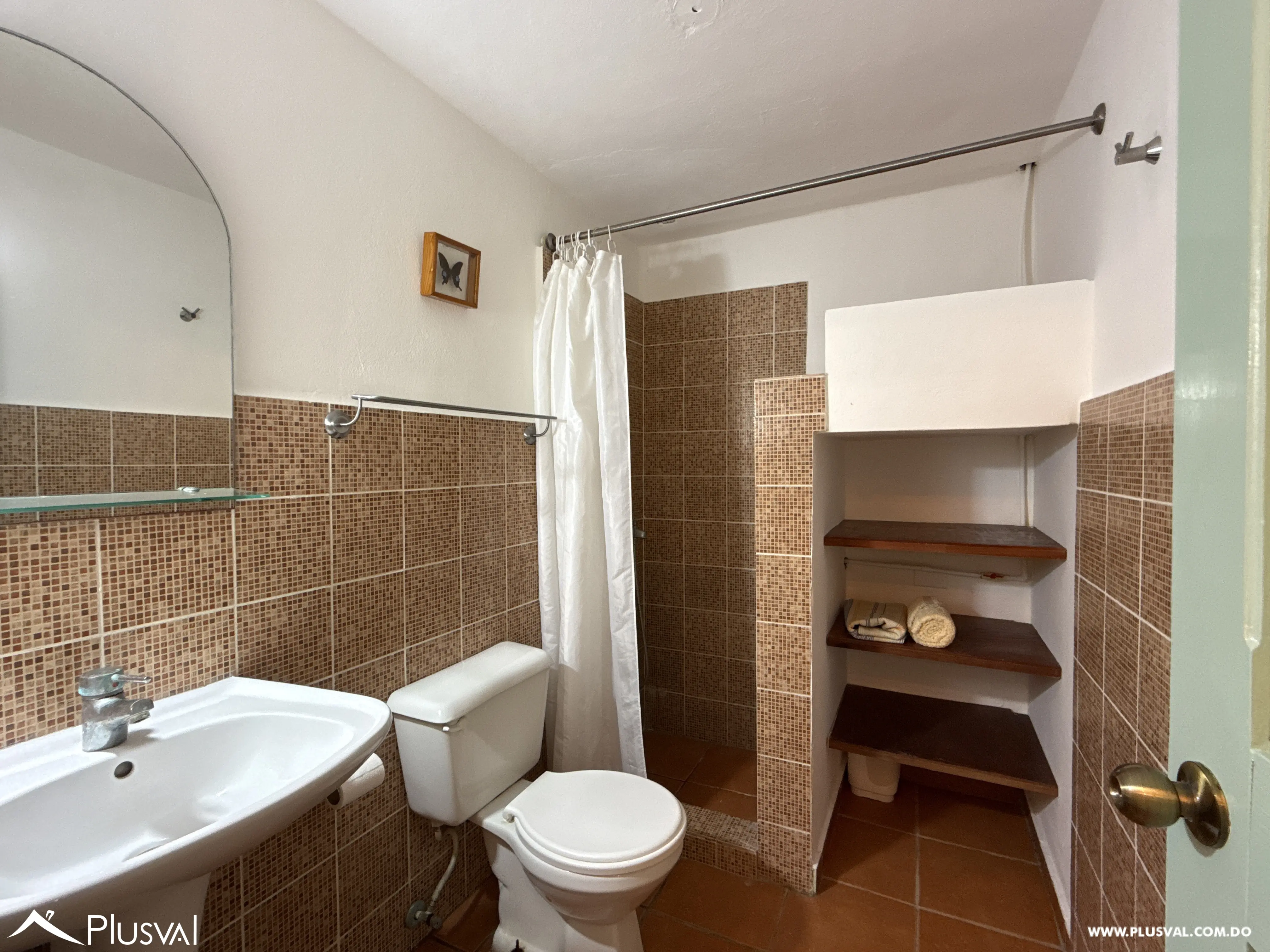 Edificio Residencial de 6 Apartamentos en Venta a 2 Minutos de la Playa en Juan Dolio 529909