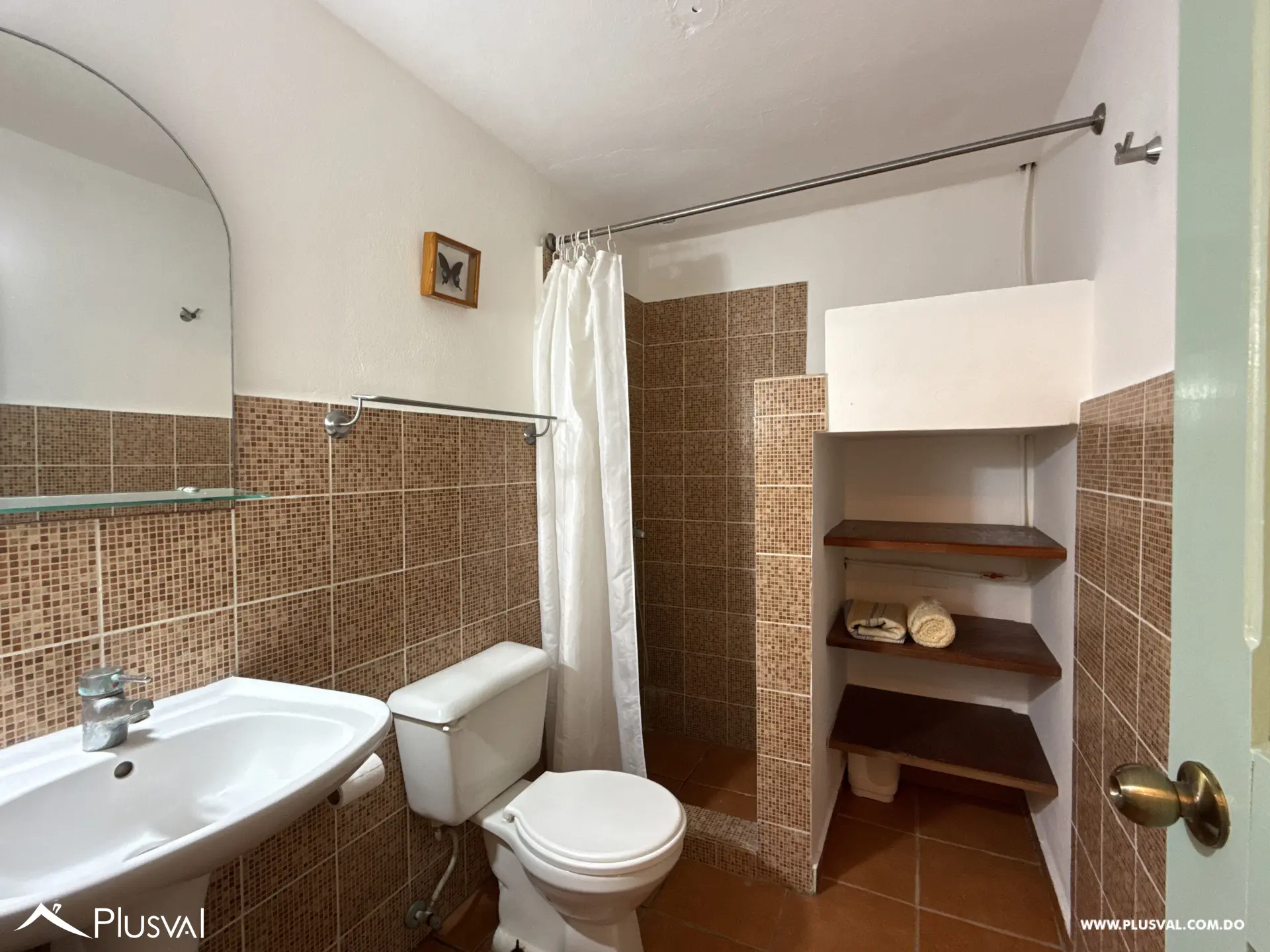 Edificio Residencial de 6 Apartamentos en Venta a 2 Minutos de la Playa en Juan Dolio 529909