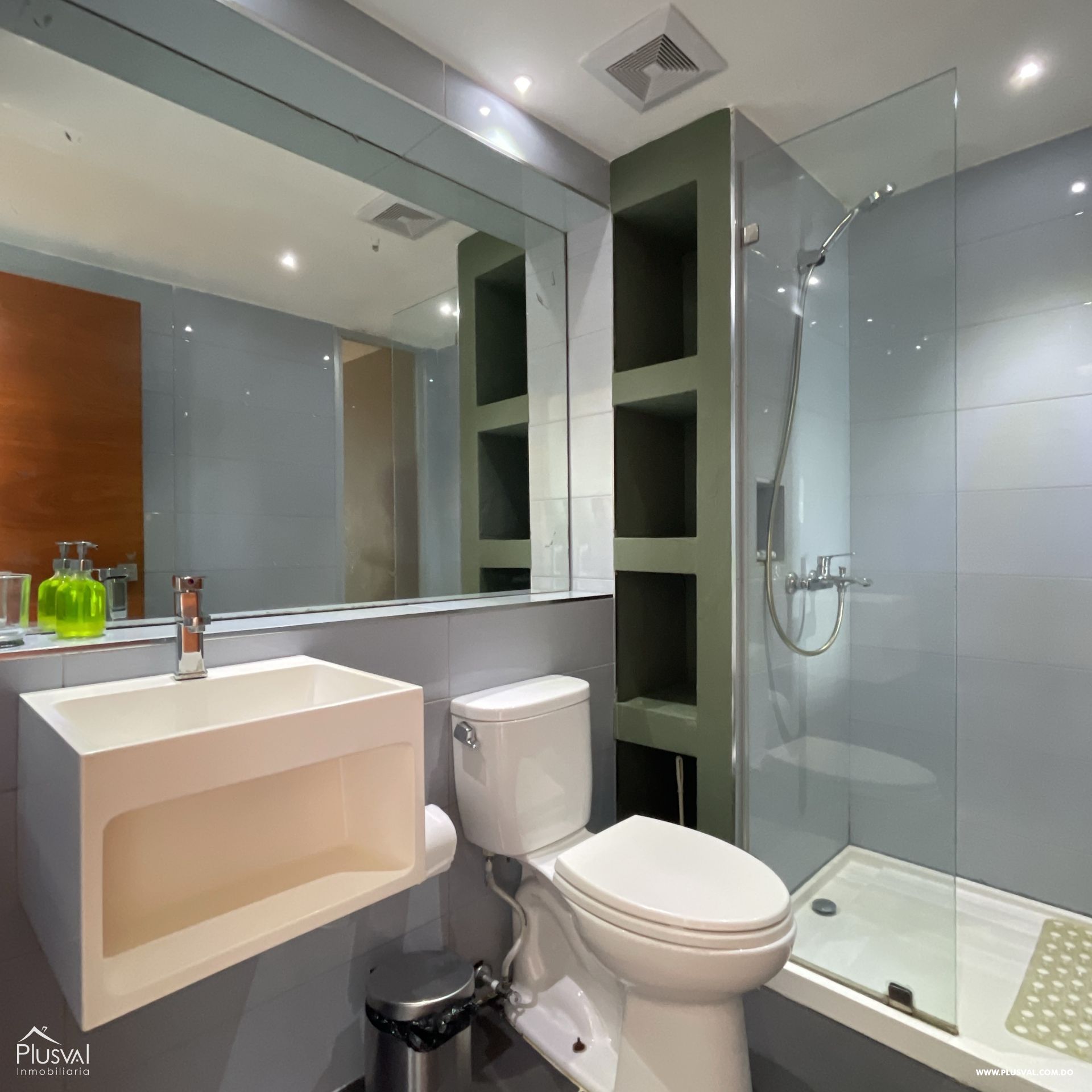 Vive la Historia en la Zona Colonial: Estudio Amueblado Moderno con Terraza 396354