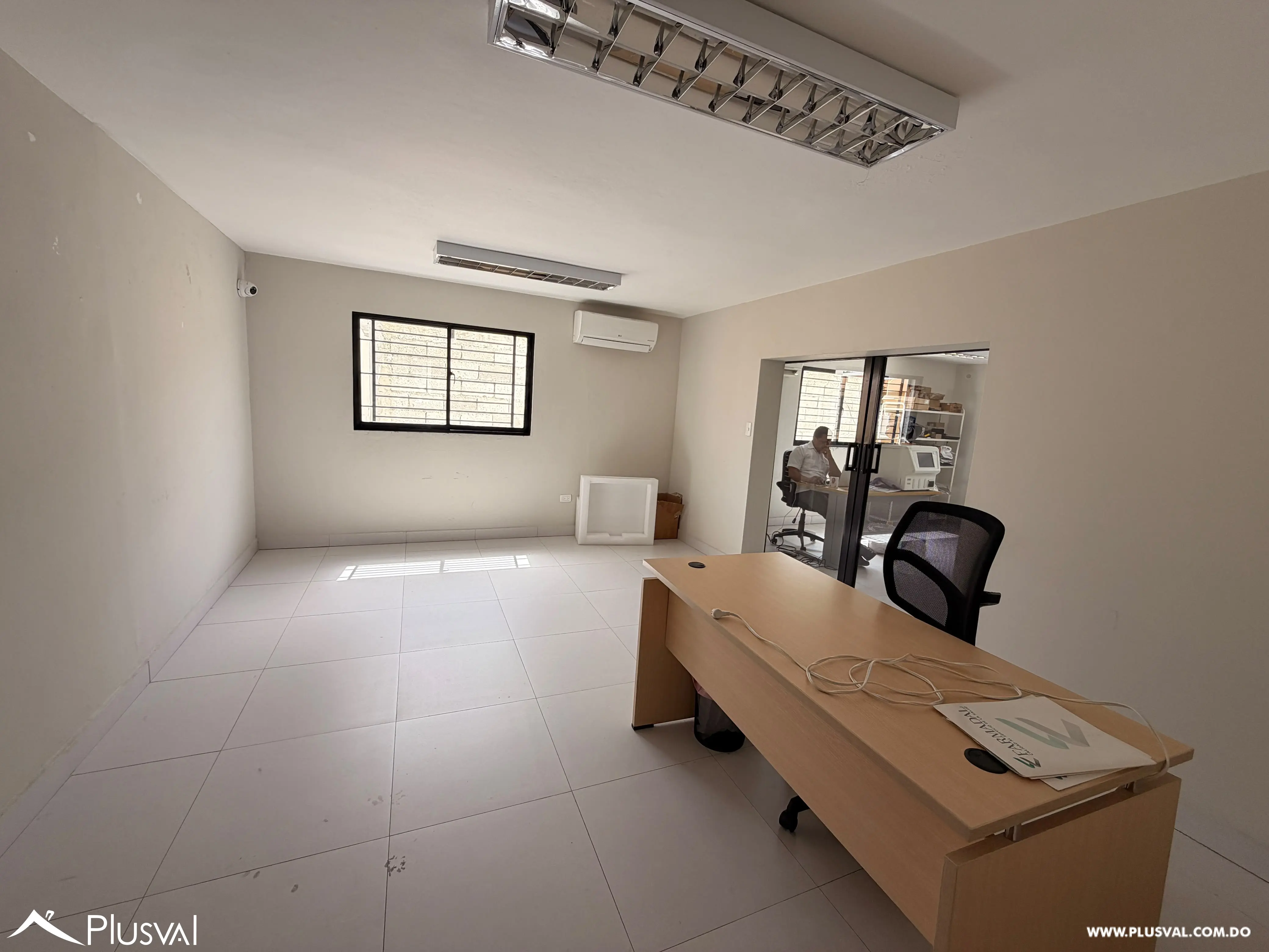 Amplio Local Comercial de 3 Niveles en Alquiler en Santiago 523455