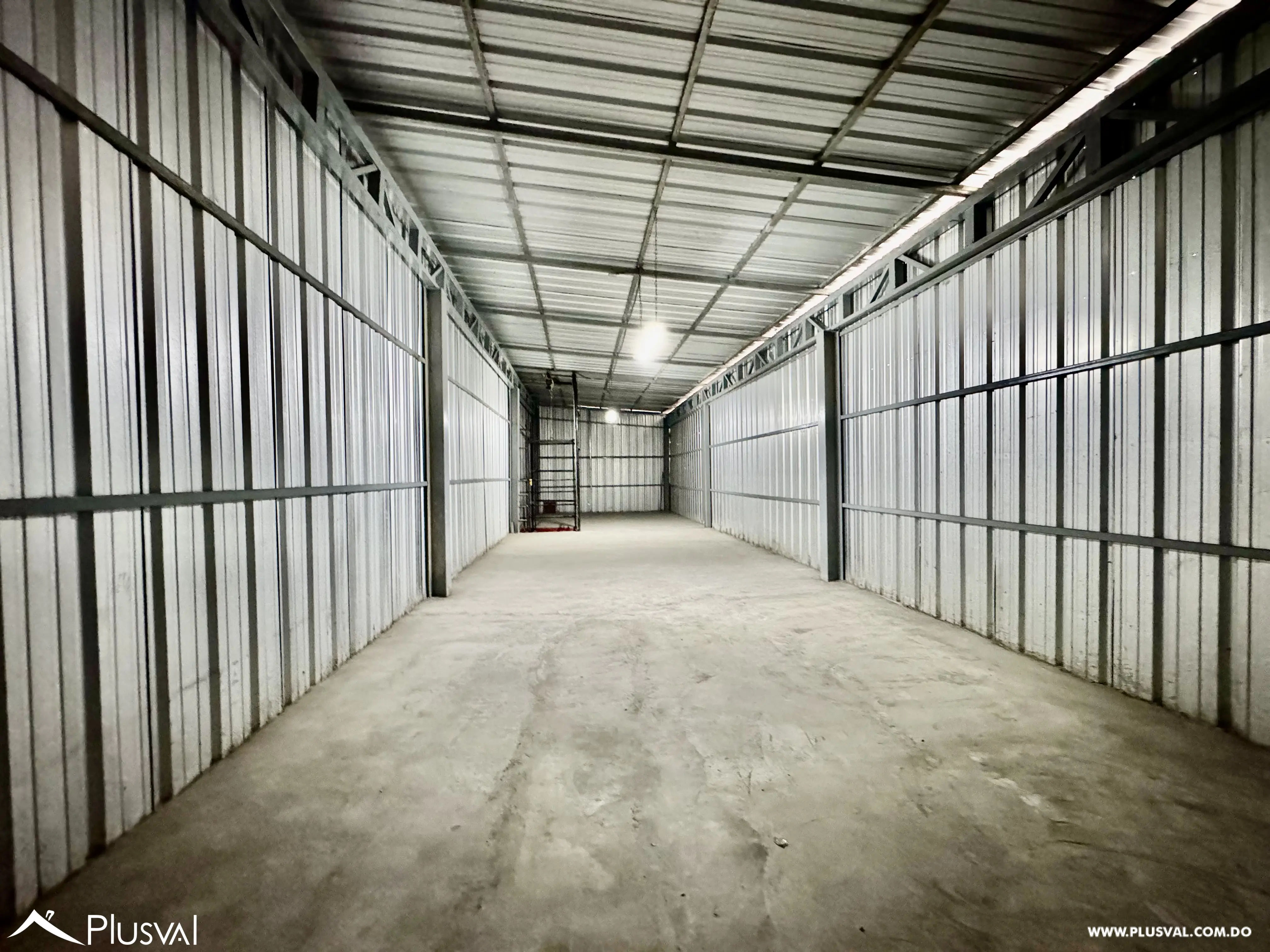 Alquilo Nave de 2 niveles  de 200 Mt2 en La Av. Isabel Aguiar 482823