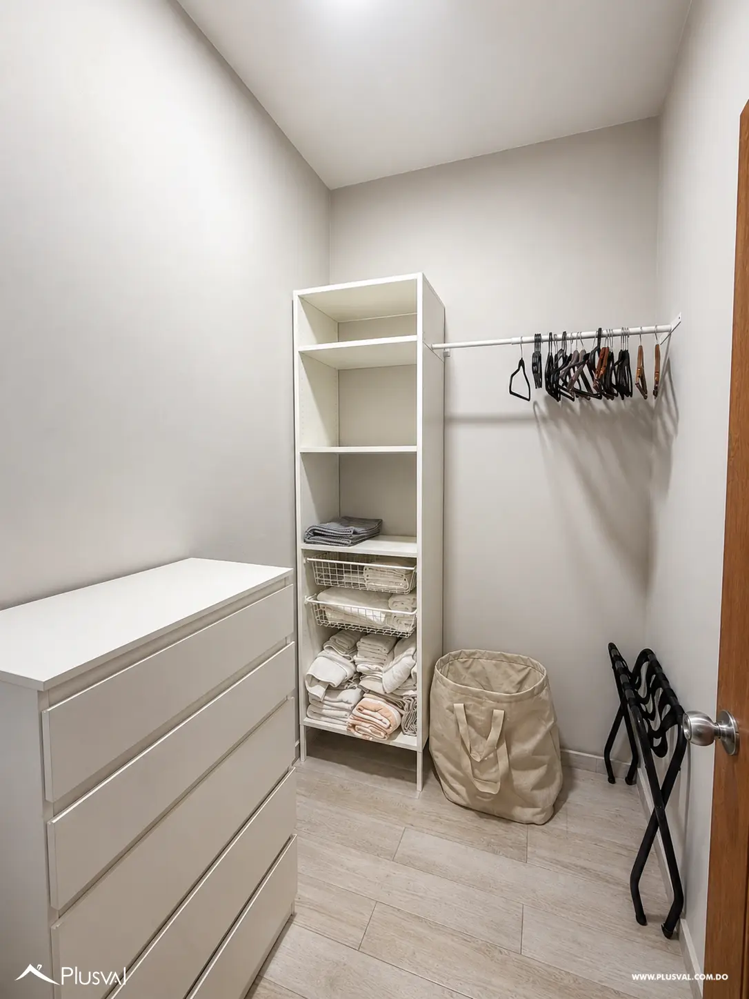 Alquiler de Apartamento Amueblado en La Esperilla | 2 Habs, 2.5 Baños y 2 Parqueos 529795