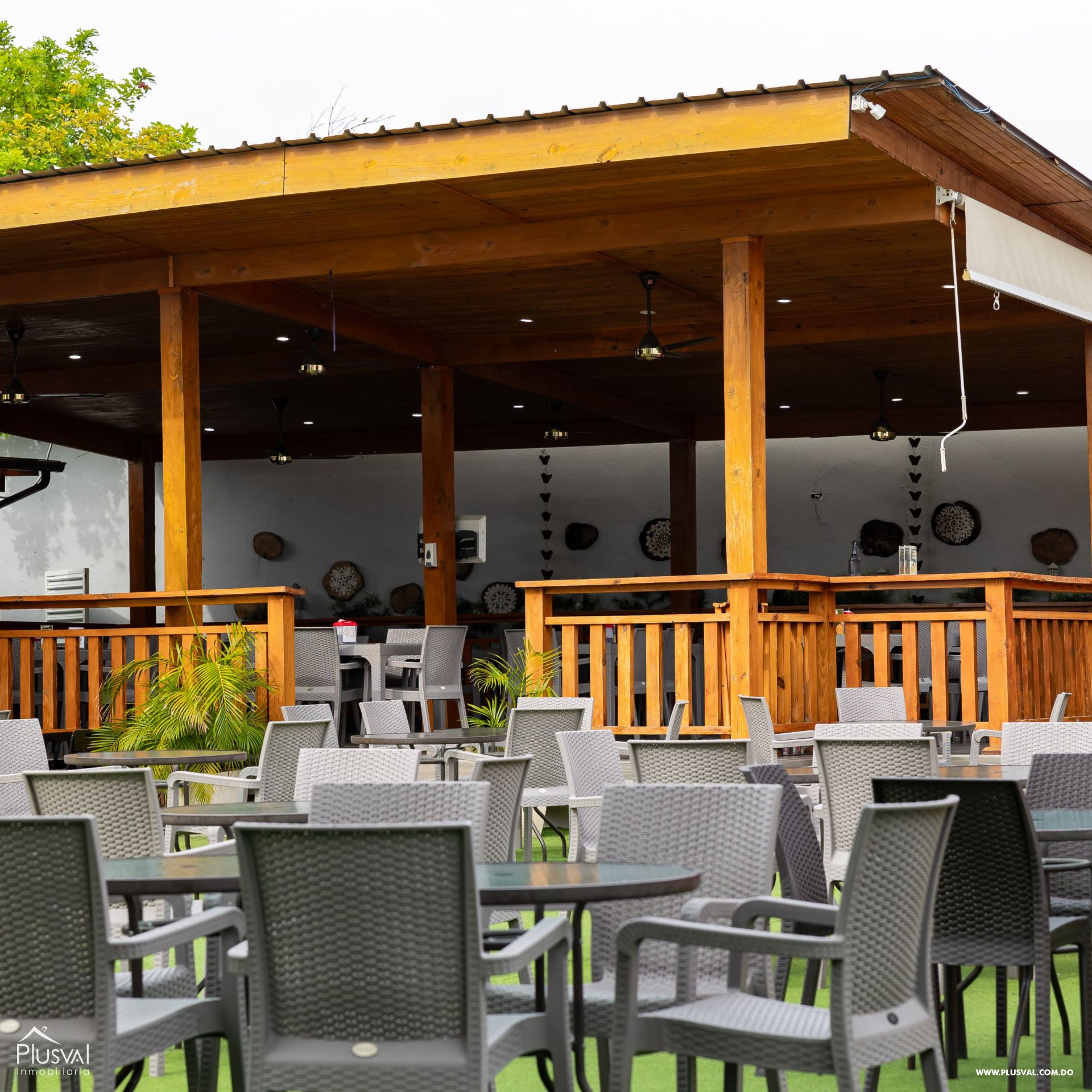 Restaurante en funcionamiento, de venta  en La Vega 420099