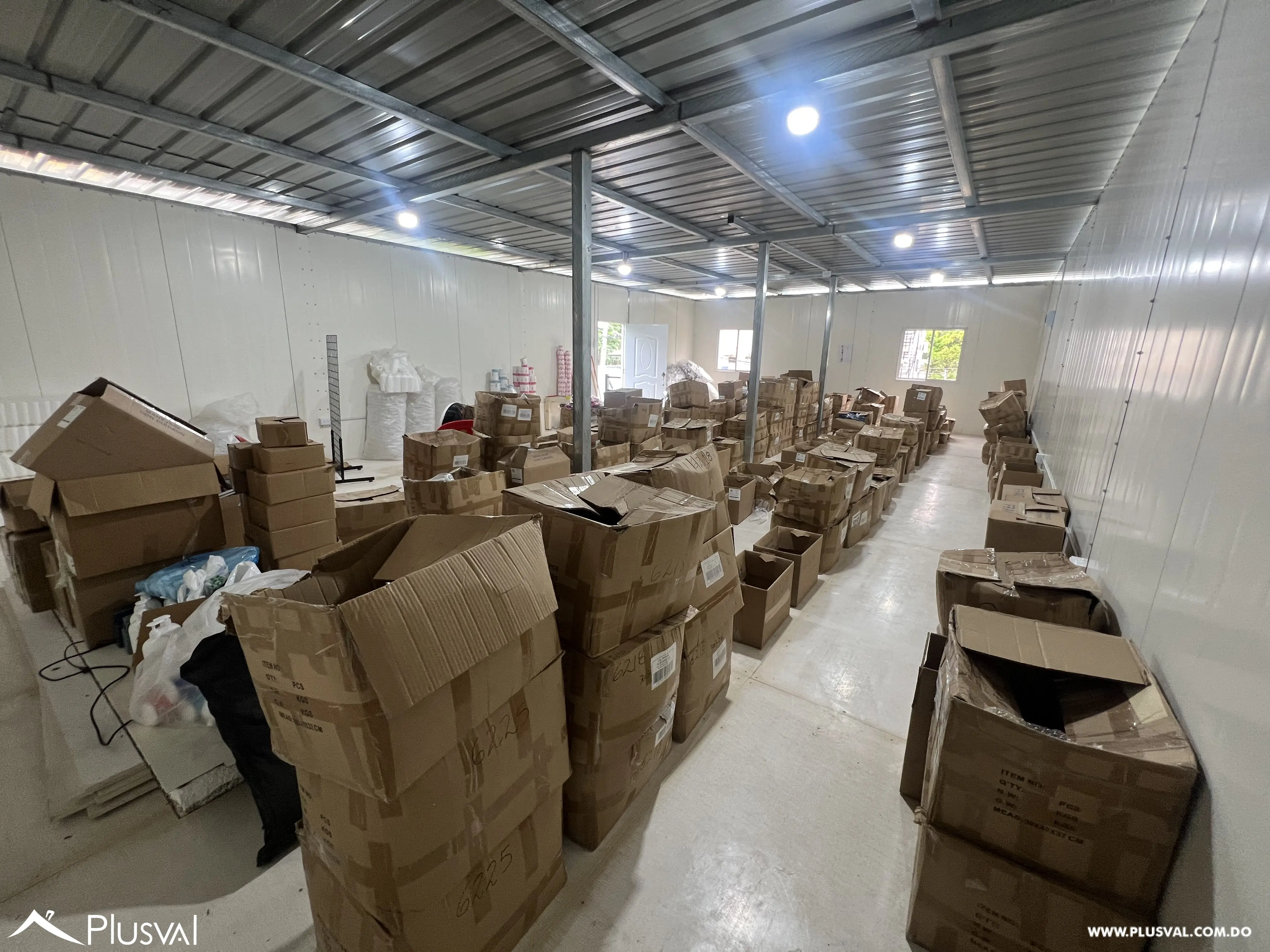 Amplio local en alquiler en Mirador Sur. 470200