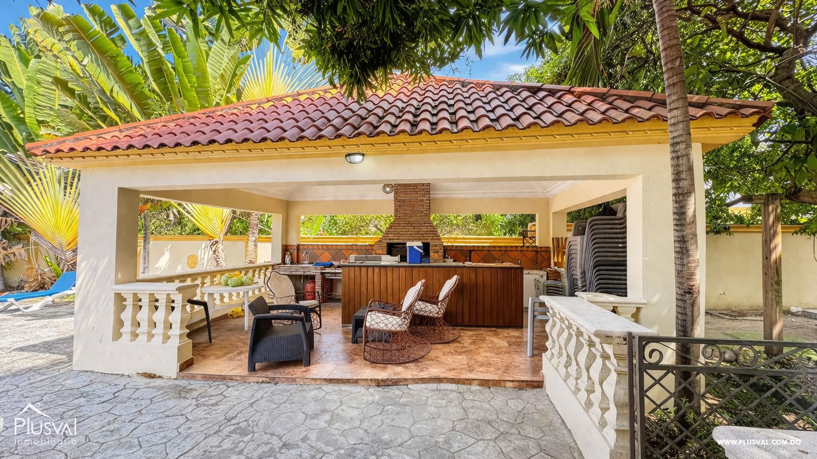 Casa de amplia con Piscina a 3 Minutos del Próximo City Center 498908