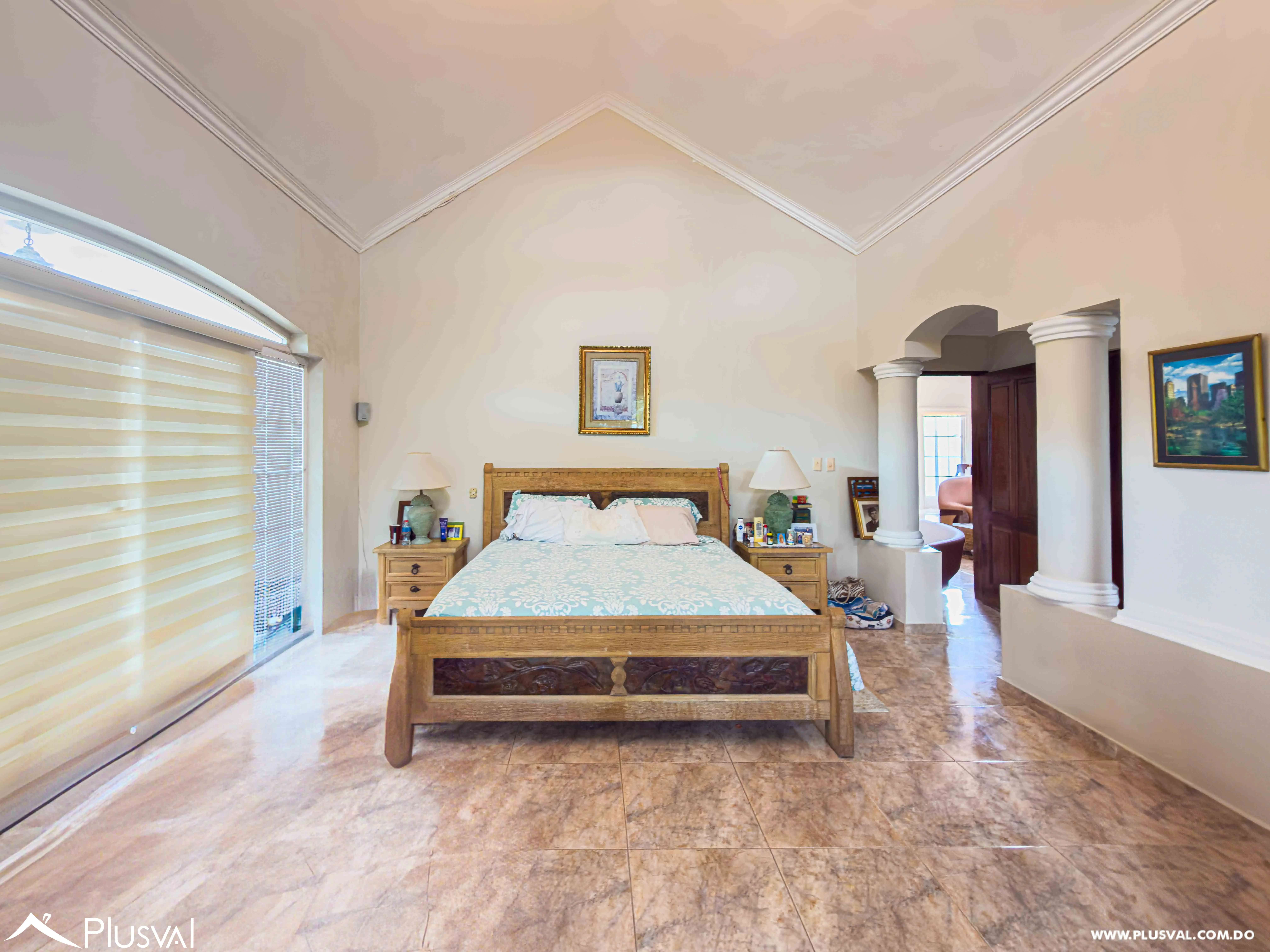 Villa en Venta en Juan Dolio con Piscina, Gazebo y Amplio Patio en Comunidad de Golf 496772