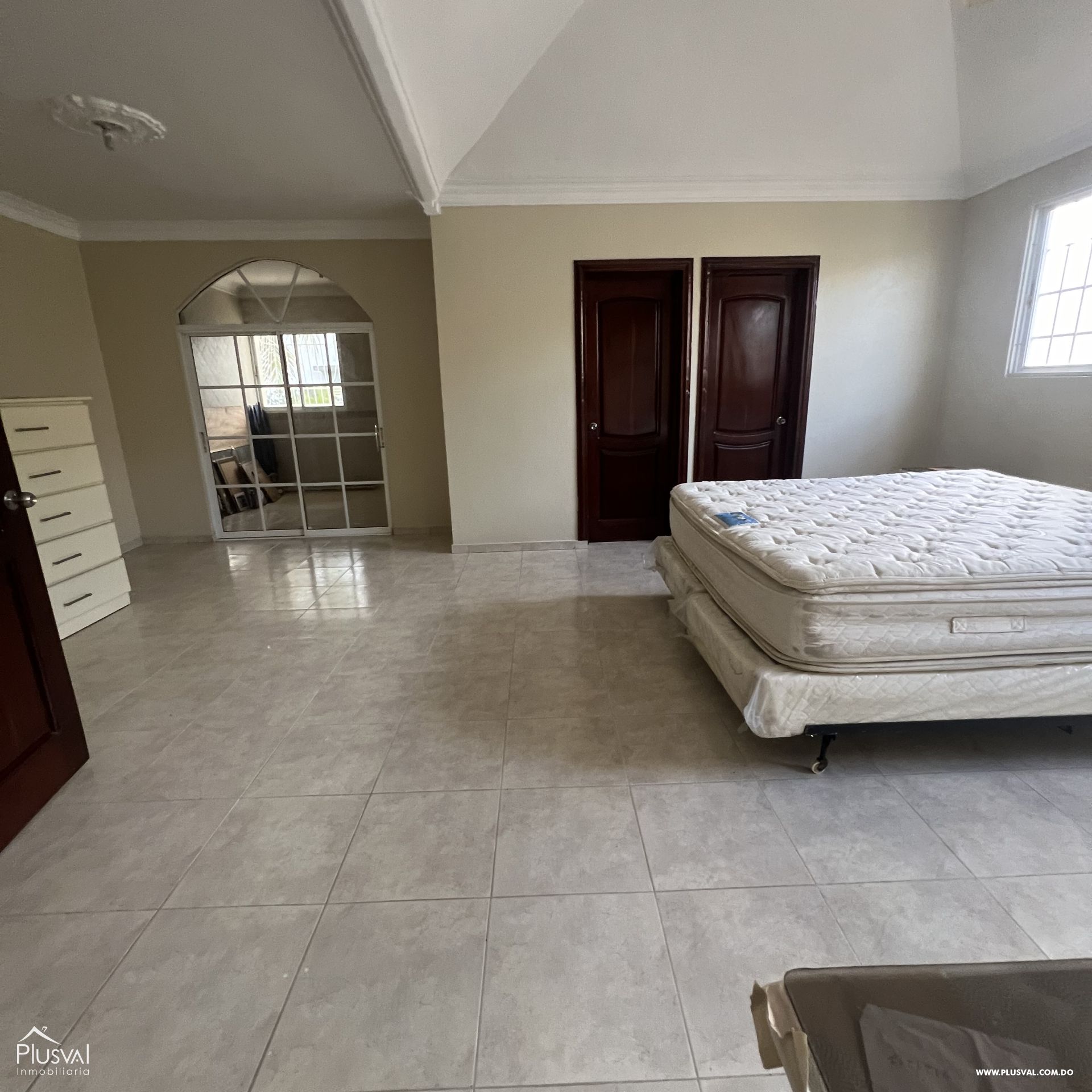 Descubre el Hogar de tus Sueños: Amplia Casa de 4 Habitaciones con Baño Privado, Piscina y Espacios de Lujo para Vivir al Máximo 381247
