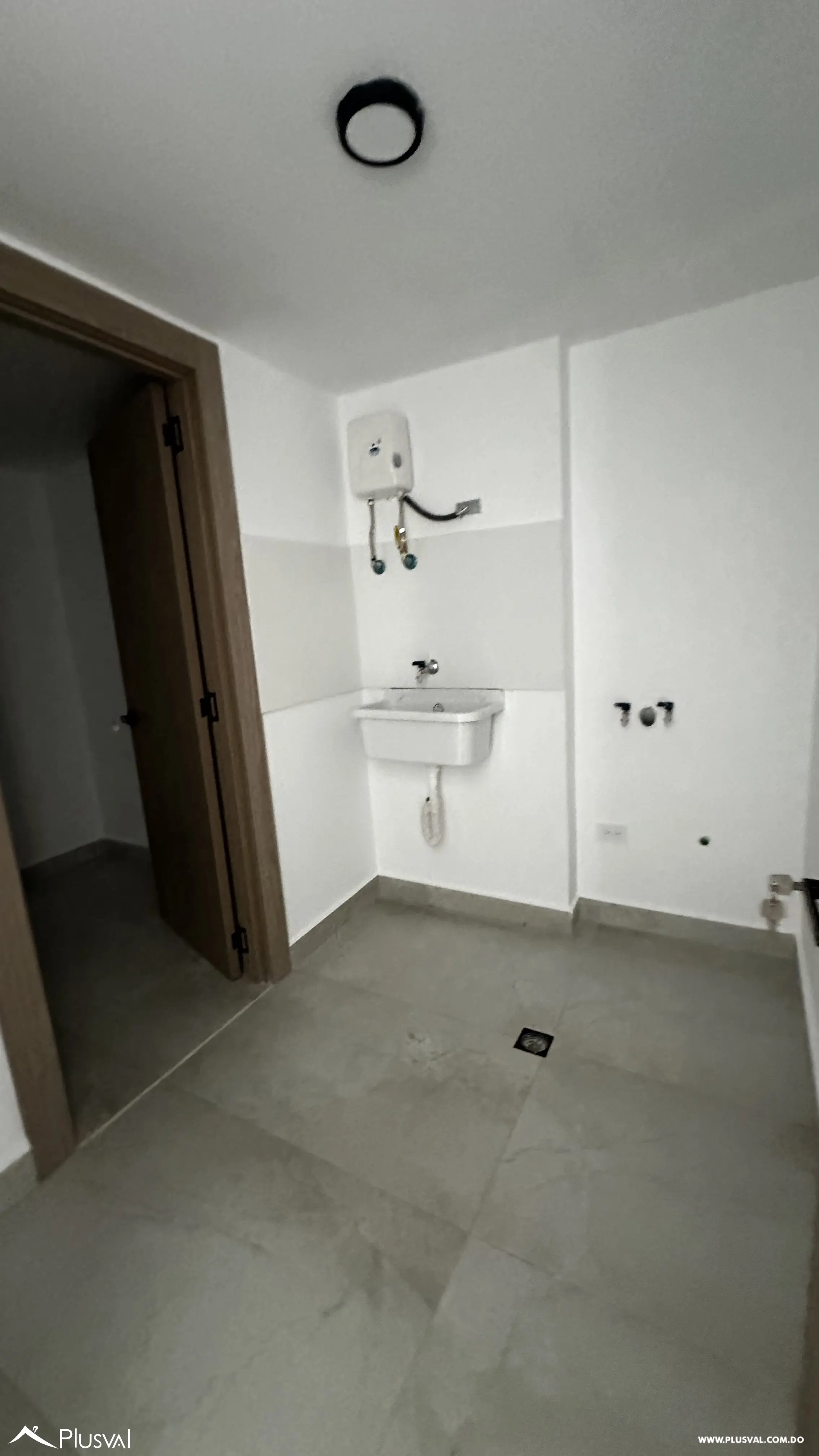 Apartamento en alquiler de 2 habitaciones en Evaristo Morales 498844