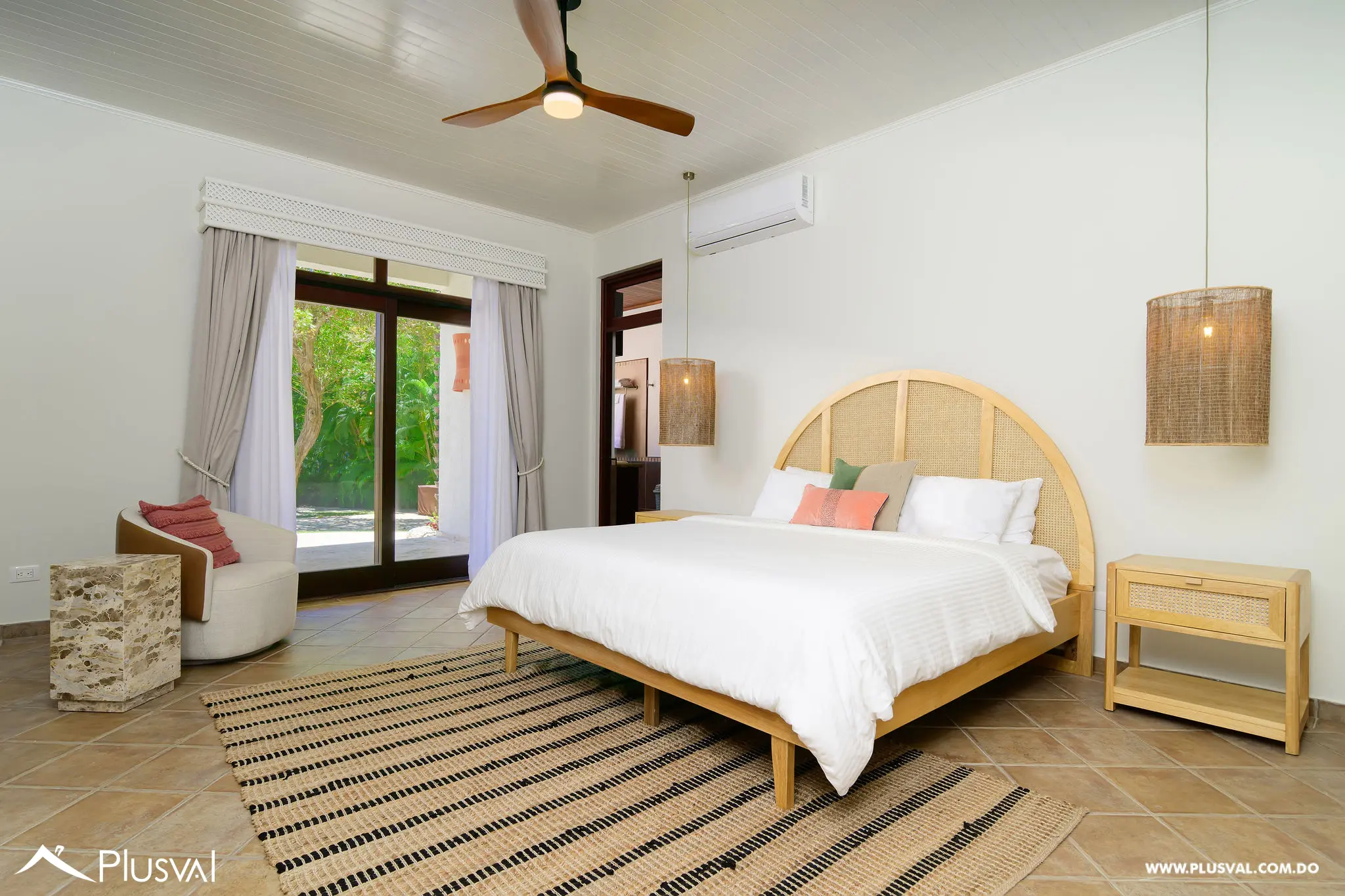 Preciosa Villa en venta. primera línea de playa en Cabrera 476748