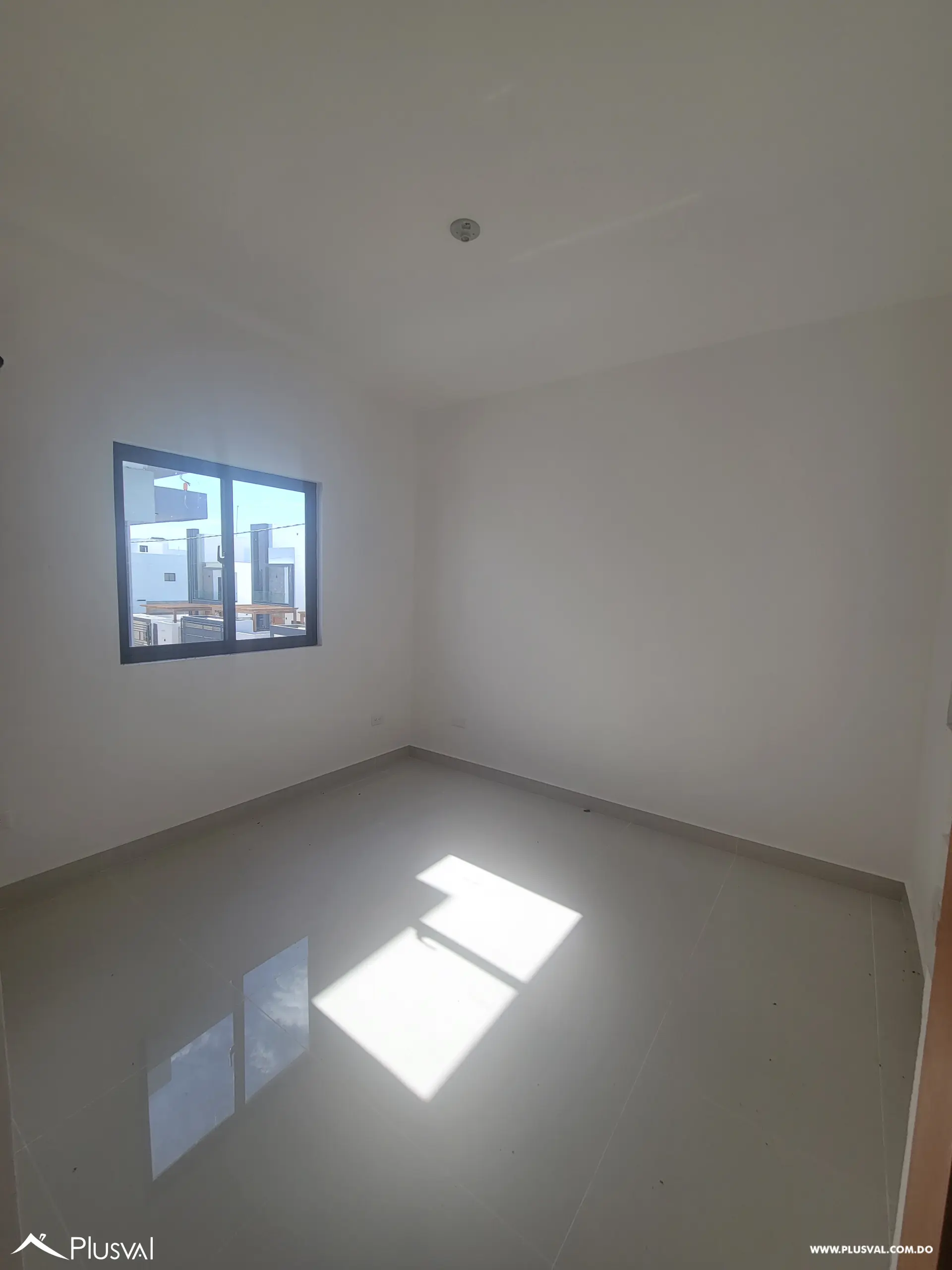 AMPLIA VILLA DE 3 HABITACIONES CON PISCINA Y PATIO EN SECTOR DEL DOWTOWN PUNTA CANA 499571