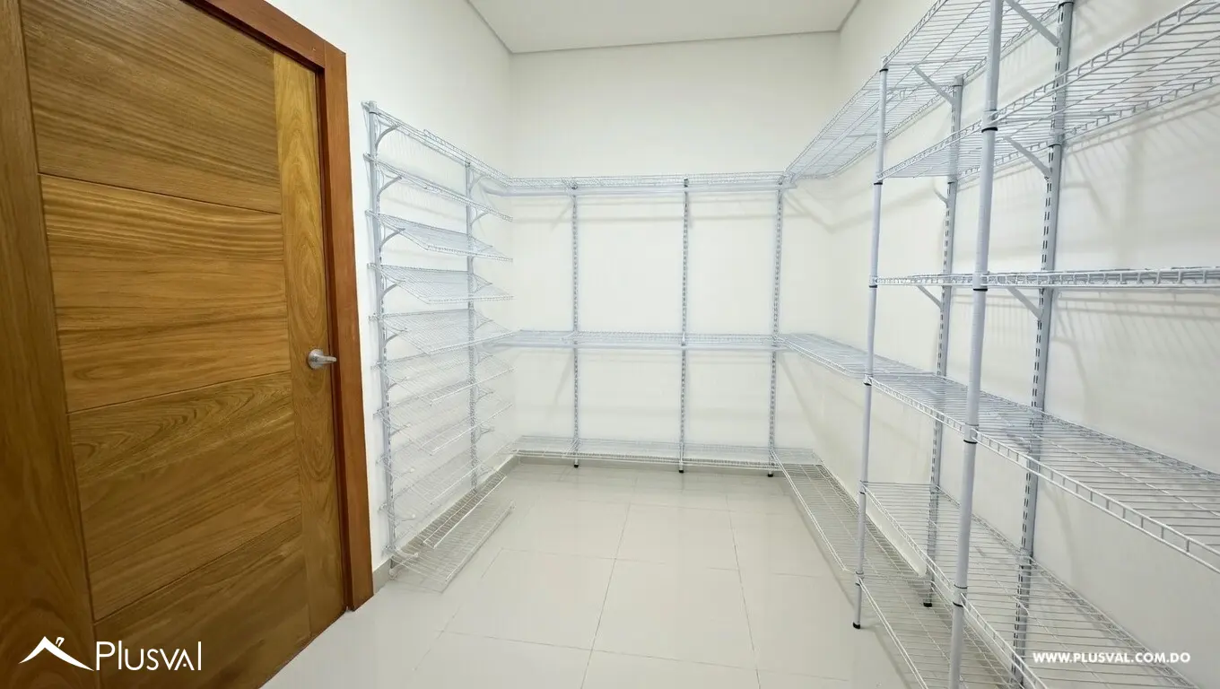 Apartamento dos niveles en Evaristo Morales 493340