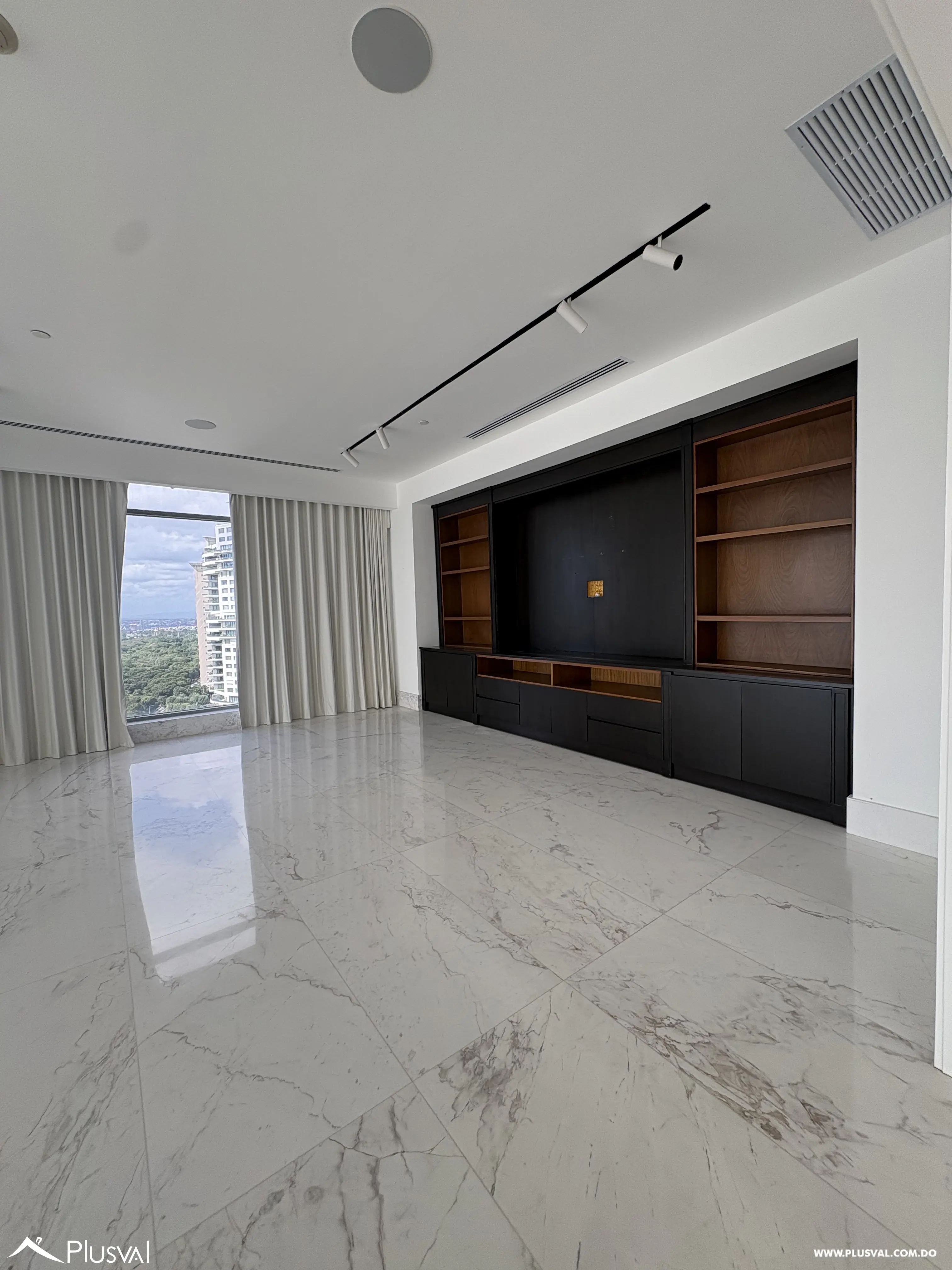 Lujoso apartamento en venta en plena Anacaona en piso alto 481999