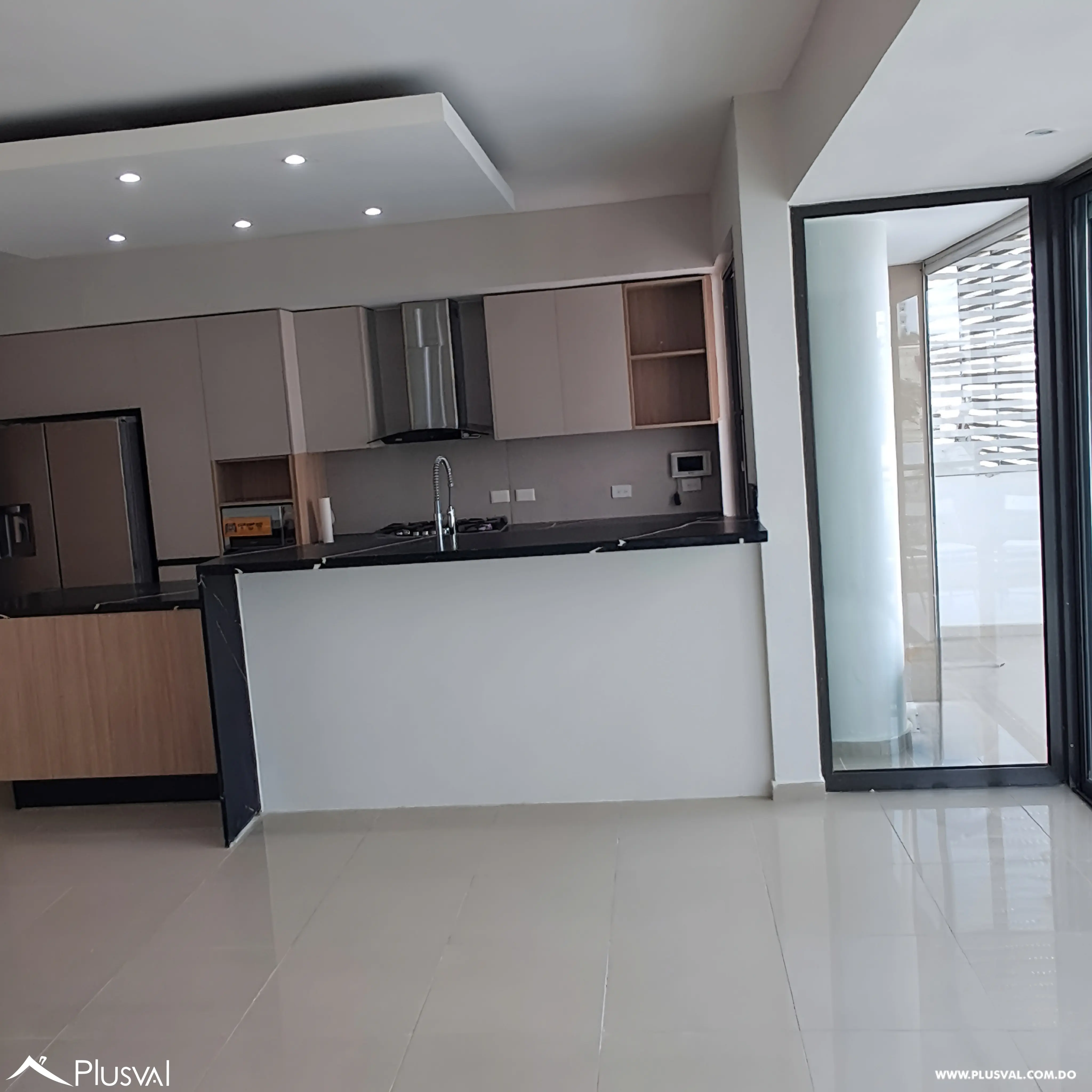 Apartamento en alquiler  con línea blanca en Evaristo Morales. 527017