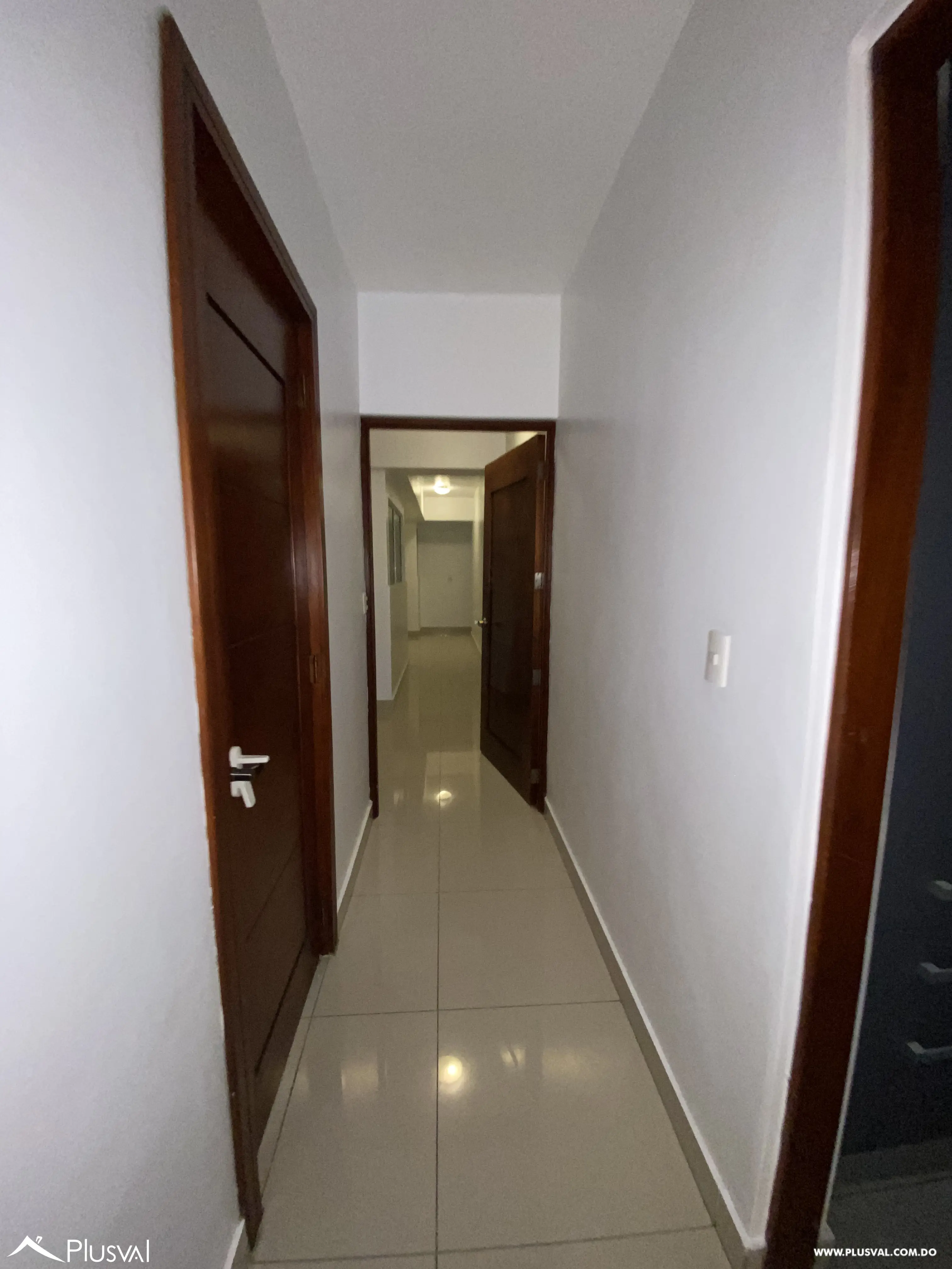 Se alquila amplio apartamento en Serralles. 469173