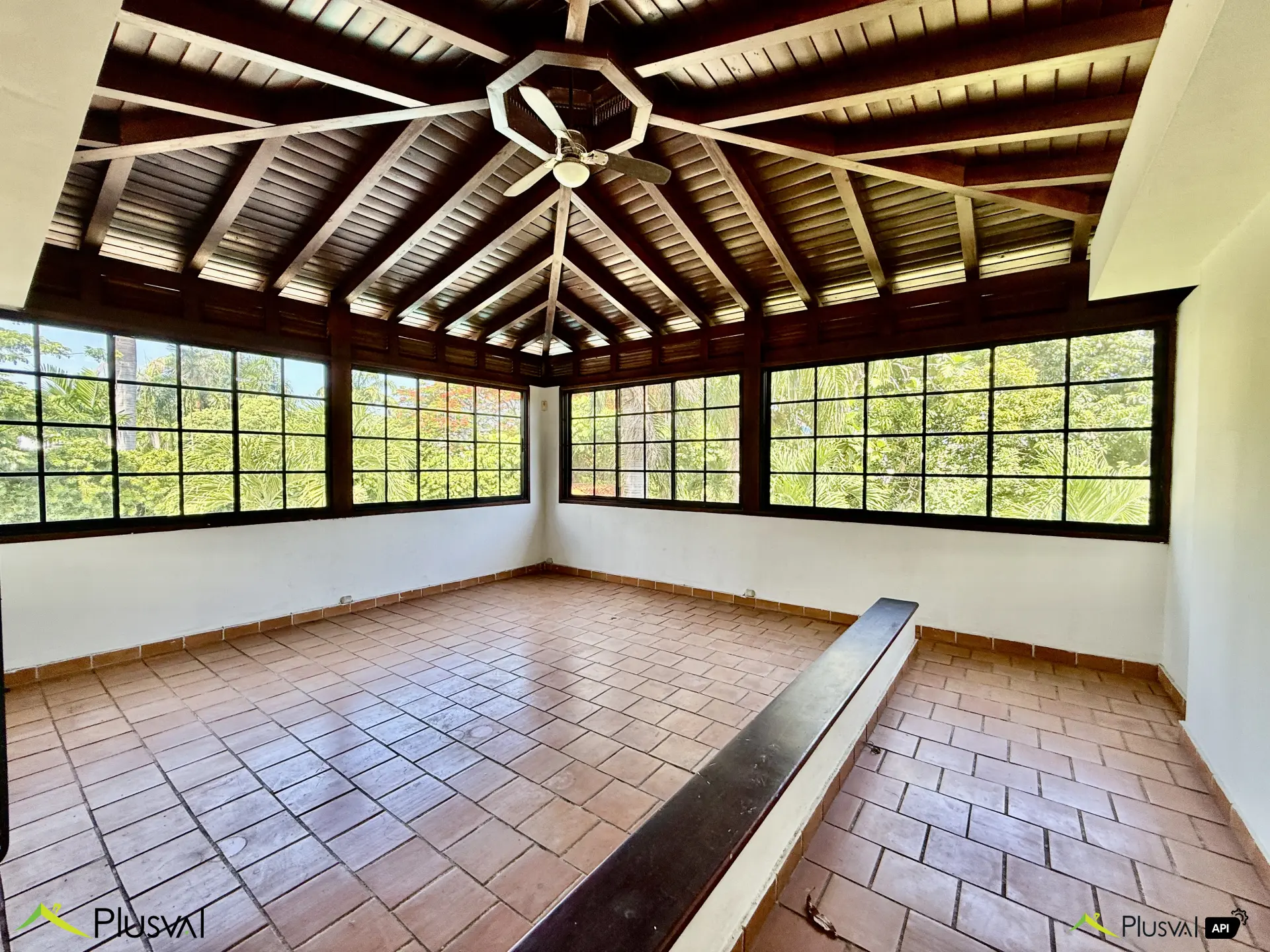 Casa Moderna en Alquiler en Bella Vista – 650 m² de Construcción y 1,475 m² de Solar 450174