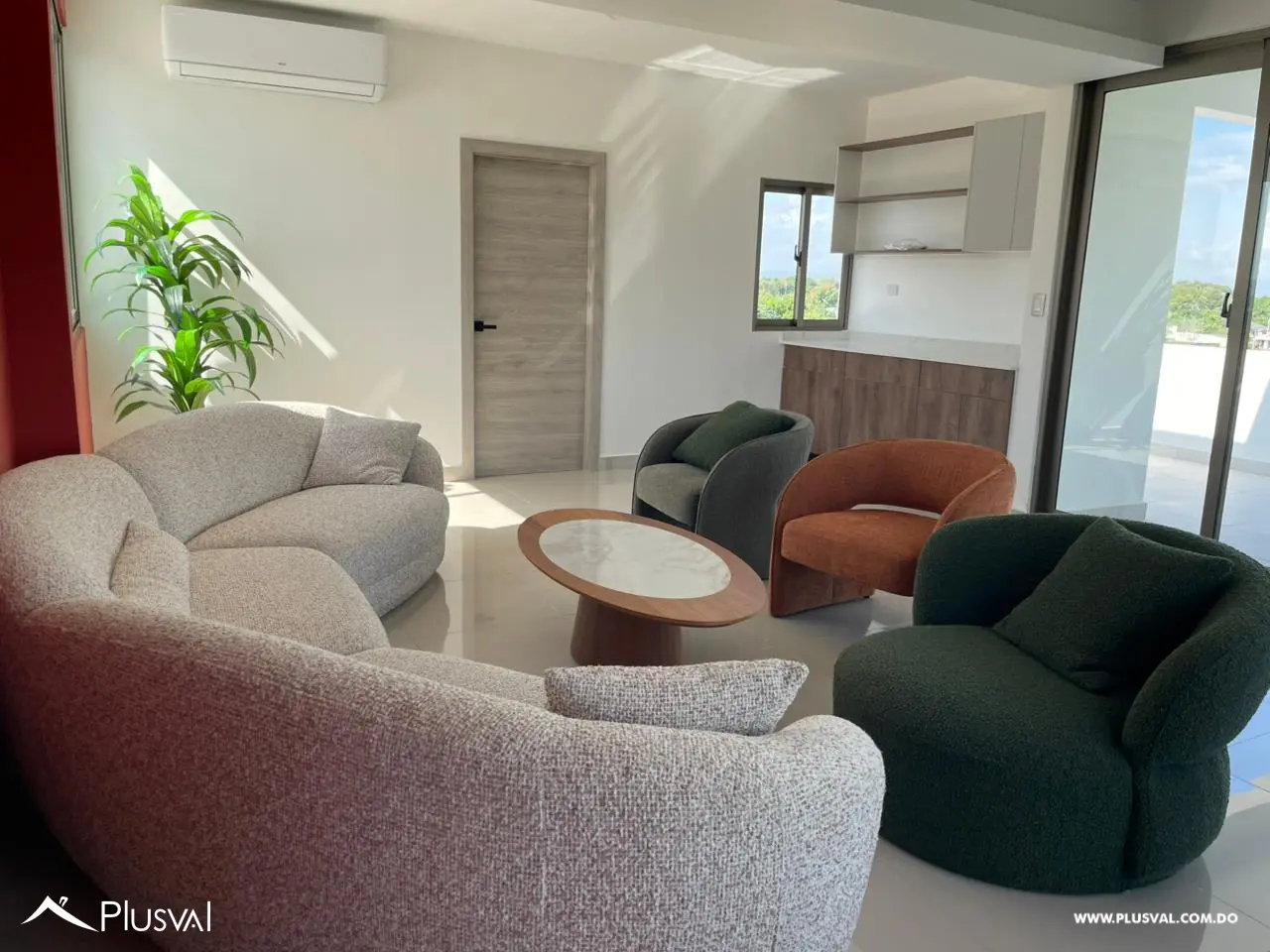 Apartamento en 1er Nivel con Tres Habitaciones y Family Room en La Vega 524718