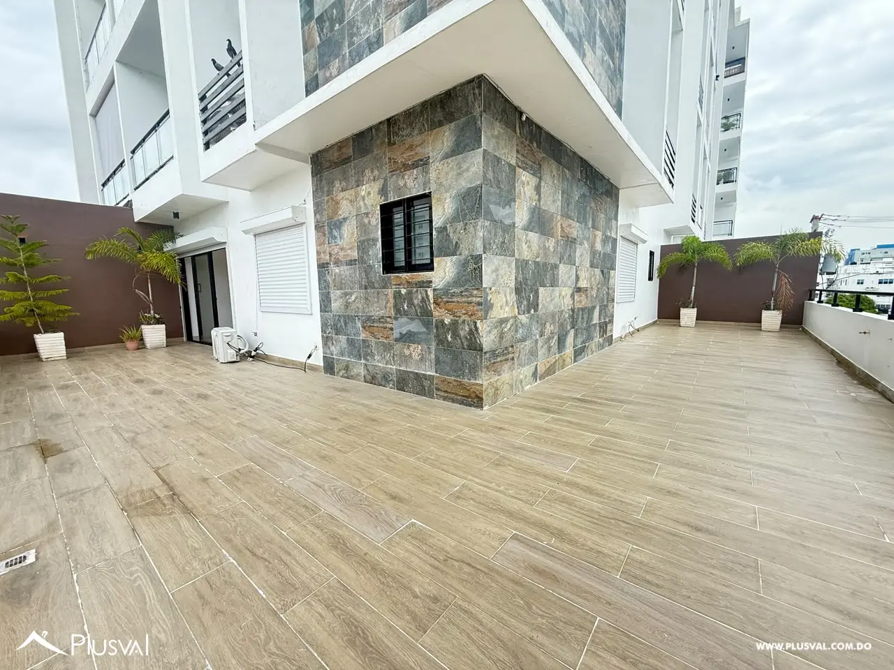 Alquilo Apartamento con terraza en el Sector el Millon 516080