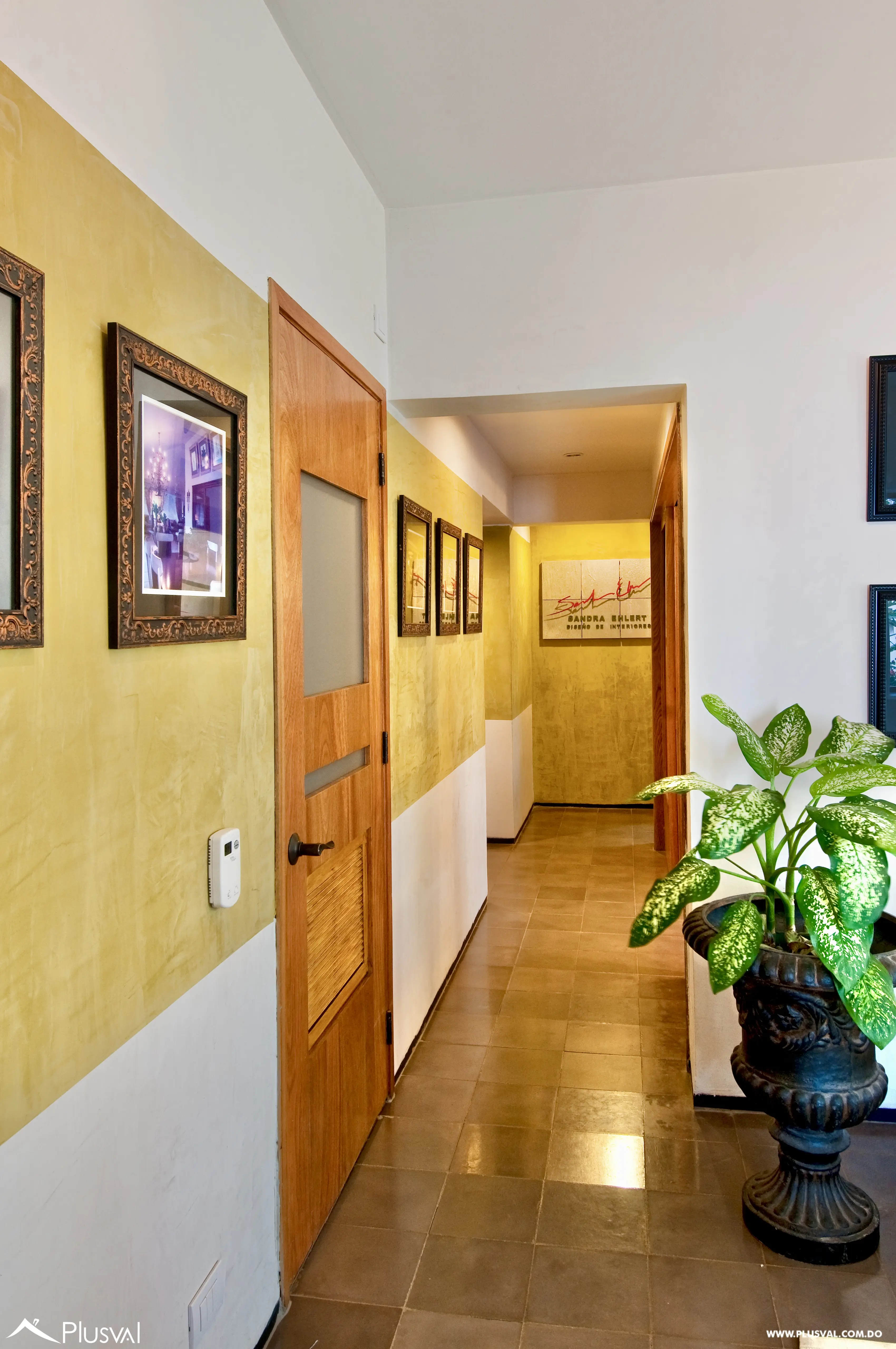 Alquilo Excelente Local Comercial en Primer Nivel en Naco 531103