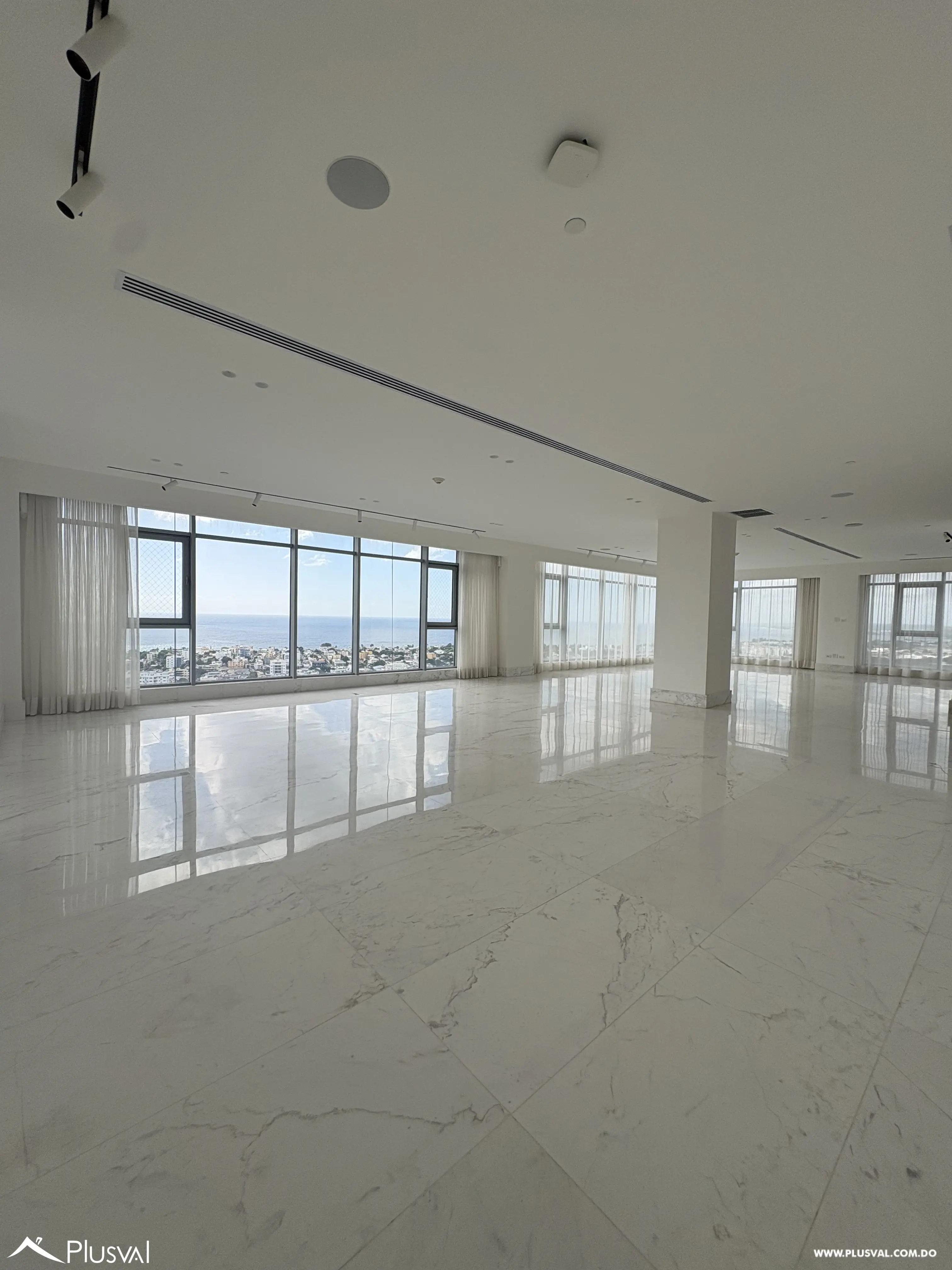 Lujoso apartamento en venta en plena Anacaona en piso alto 481997