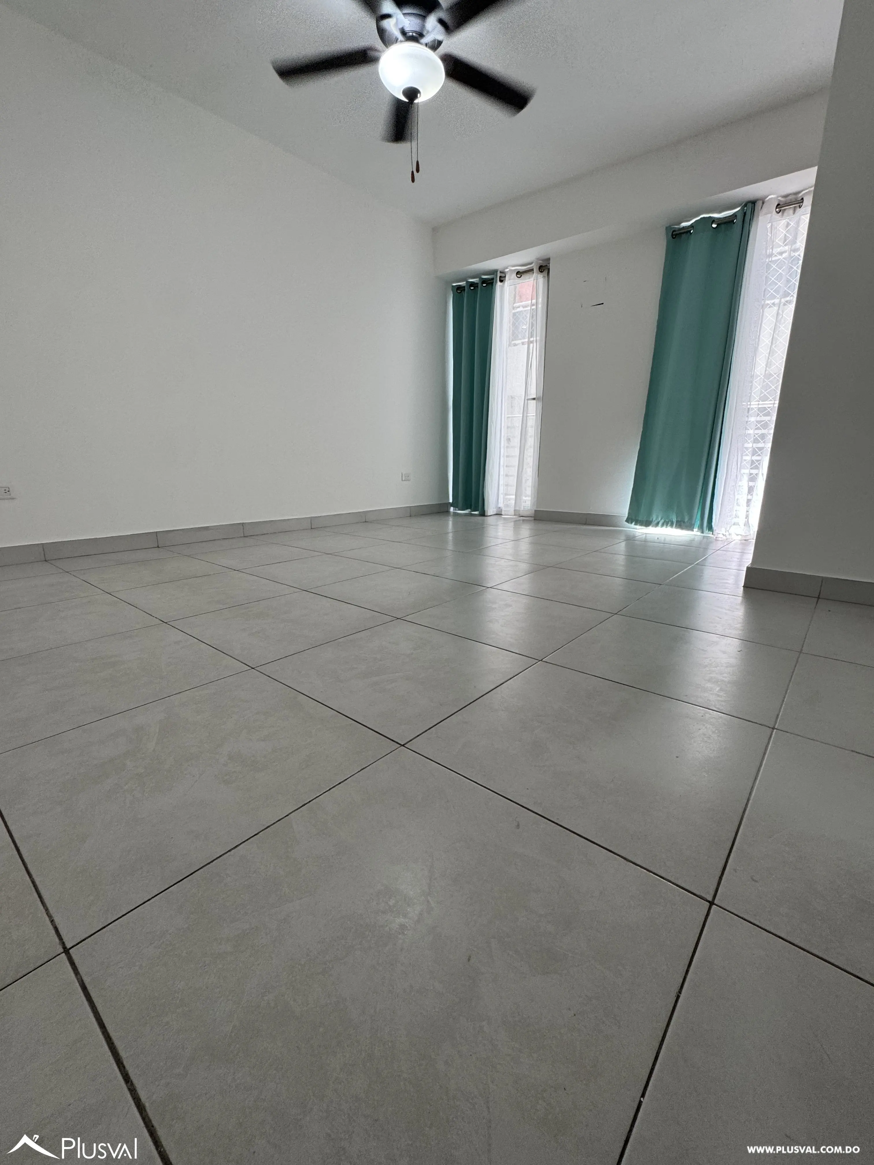 Alquiler apartamento de 3 habitaciones en Evaristo Morales. 518483