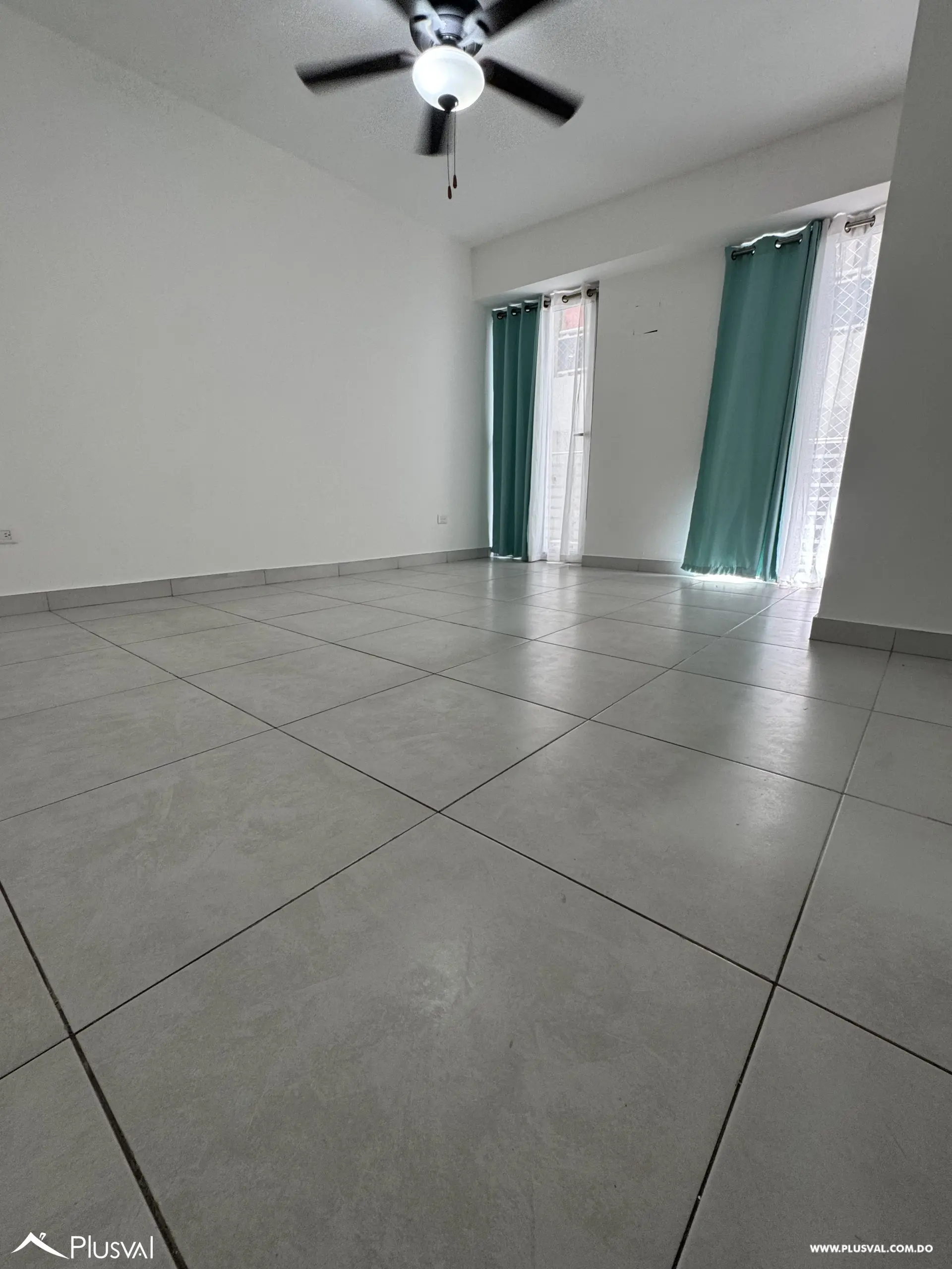 Alquiler apartamento de 3 habitaciones en Evaristo Morales. 518483