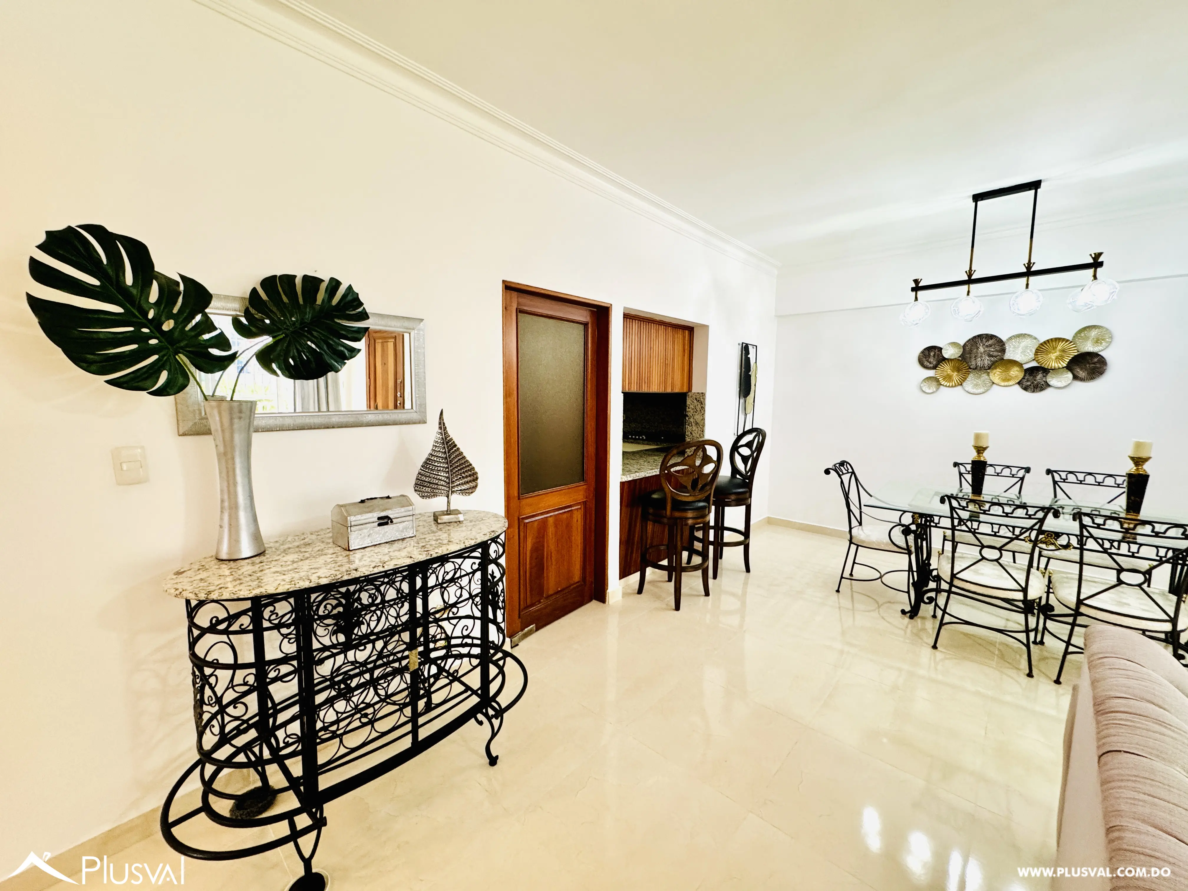 Amplio apartamento clásico en alquiler en Piantini 469304