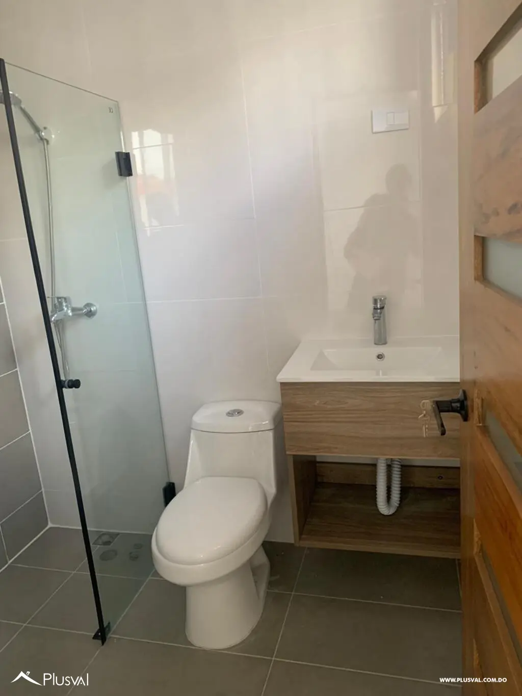 Apartamento en alquiler nuevo a estrenar de 2 habitaciones y 2 parqueos 510703