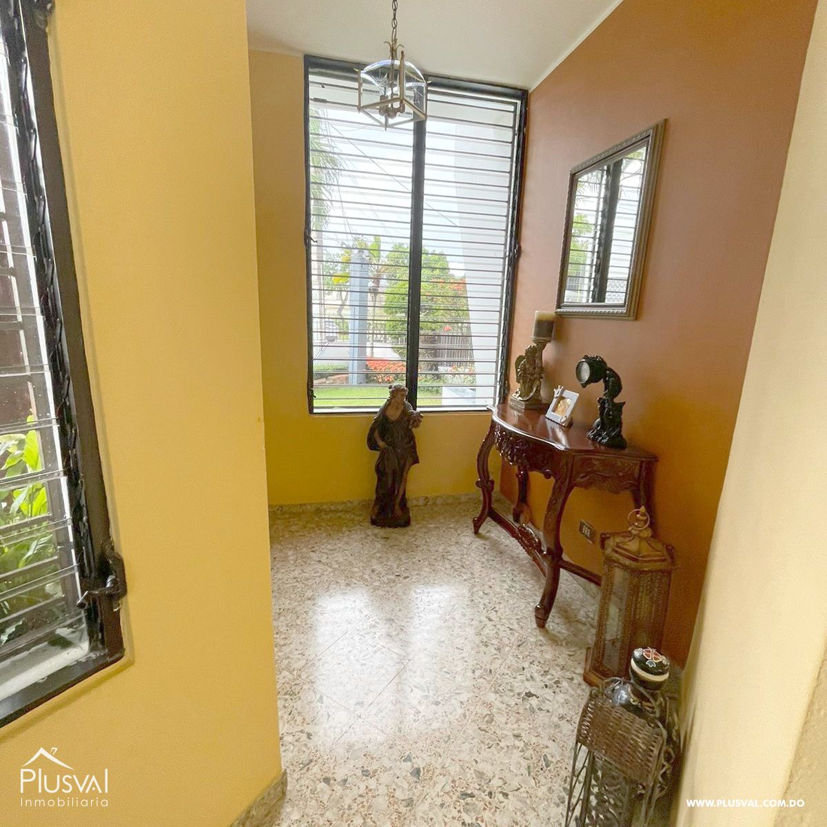 Hermosa casa con amplio patio, ubicada en zona privilegiada de Santiago. 290661