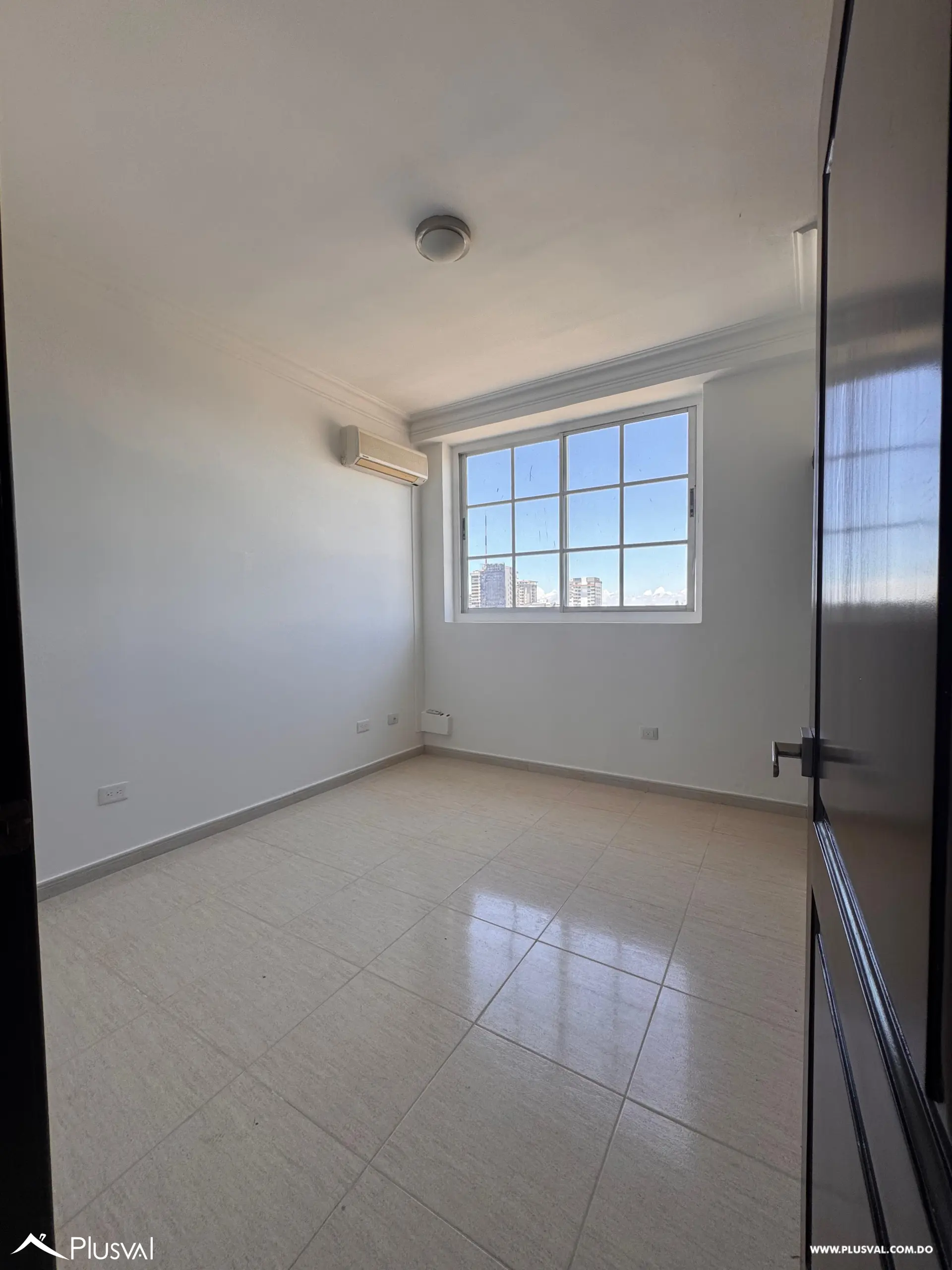 Amplio y hermoso apartamento en Alquiler con impresionante vista al mar. 504641