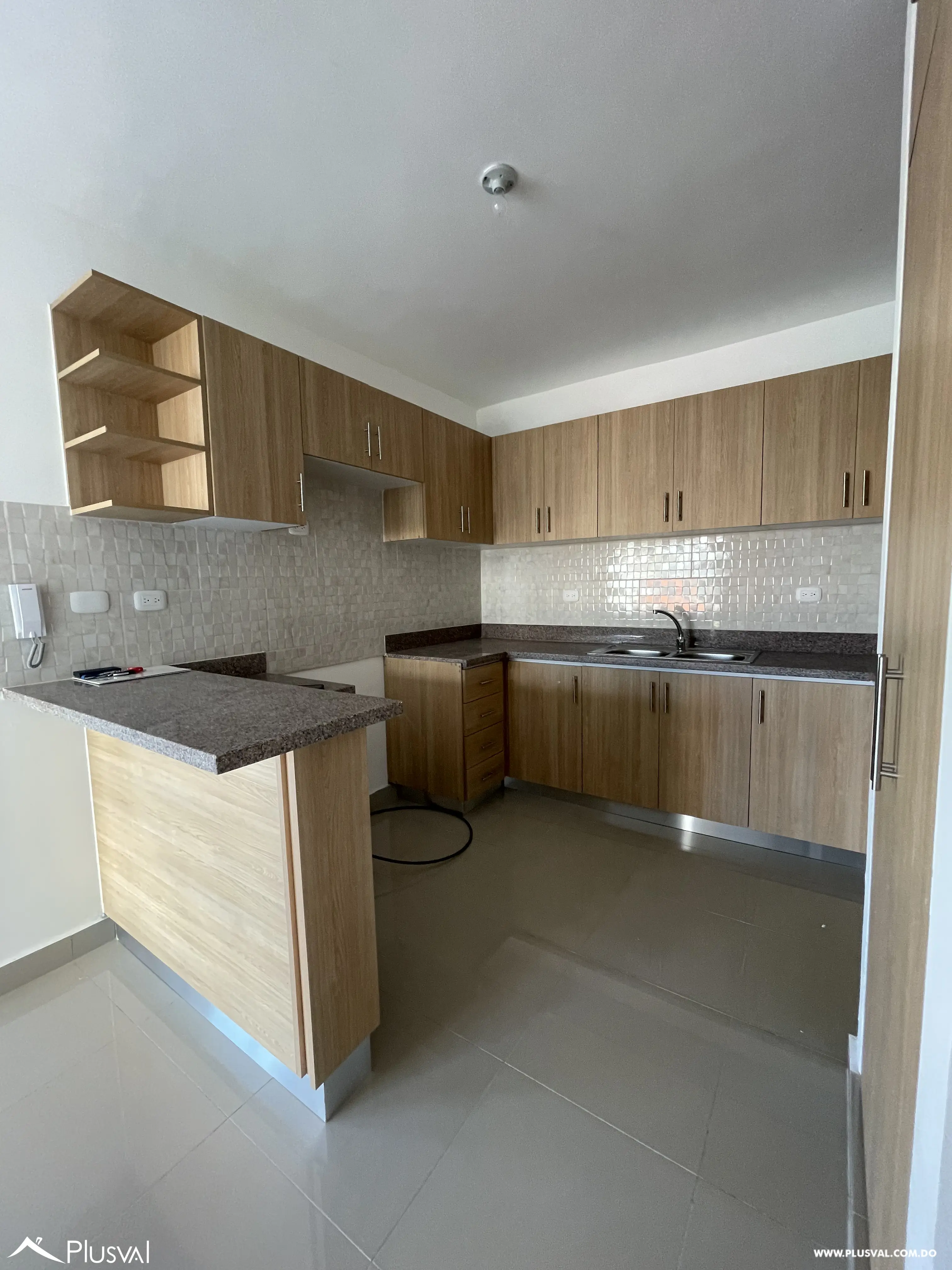 Complejo de  Aptos - Primer Nivel - 3 Habitaciones + Patio 528102