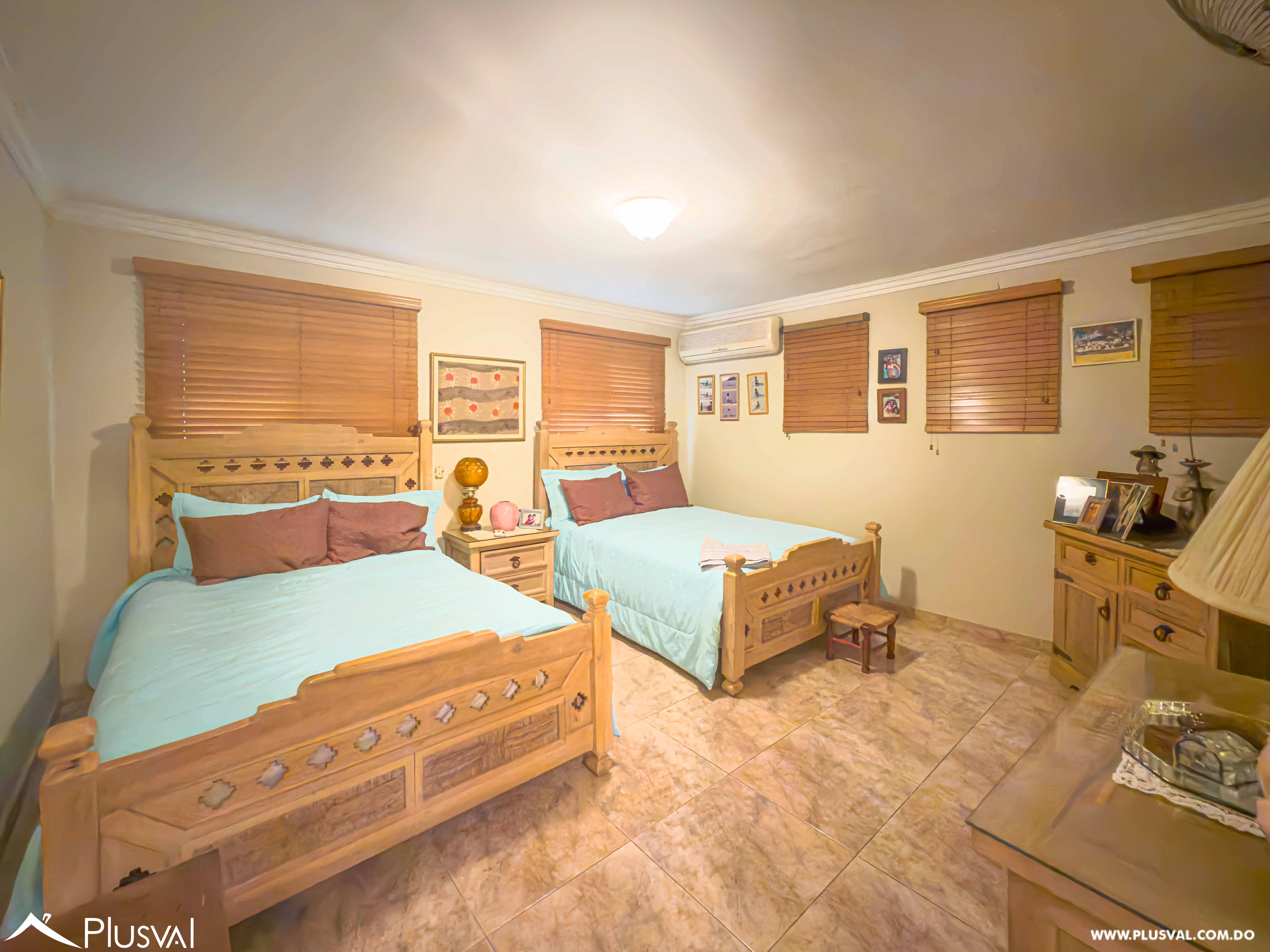 Villa en Venta en Juan Dolio con Piscina, Gazebo y Amplio Patio en Comunidad de Golf 496592